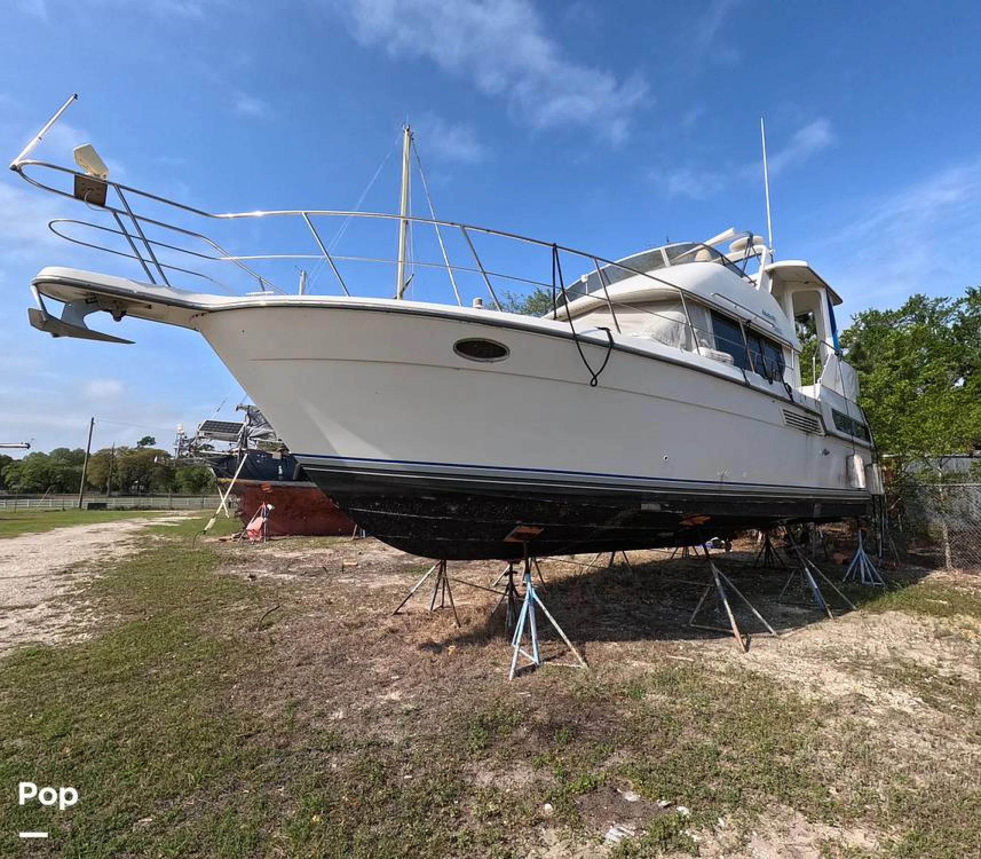 1993 Carver 350 Aft Cabin - Image 2