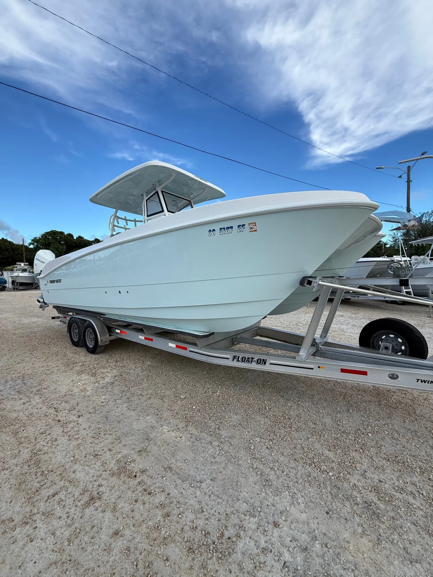 2024 Twin Vee 280 GFX2