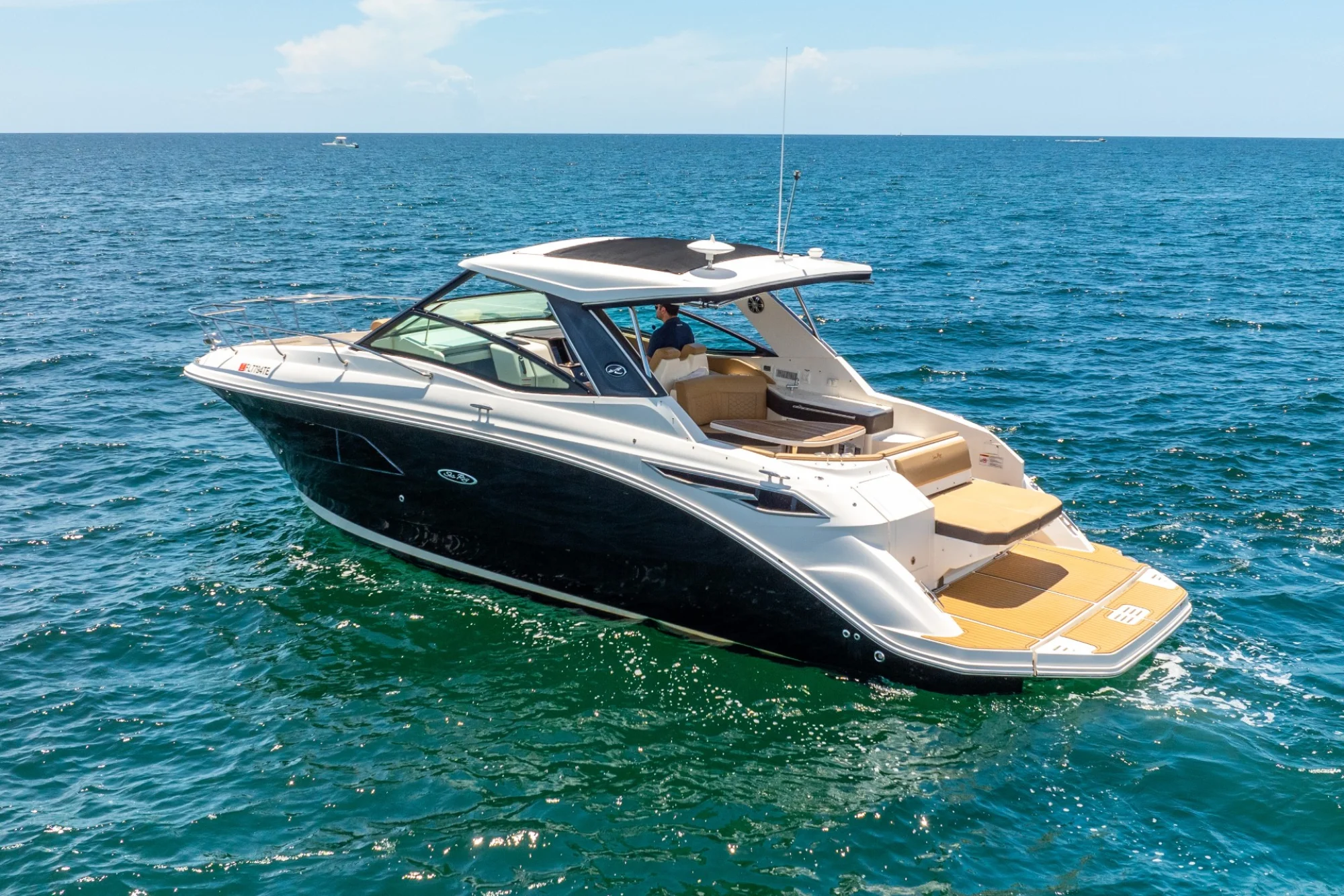 2020 Sea Ray Sundancer 320 - Image 4