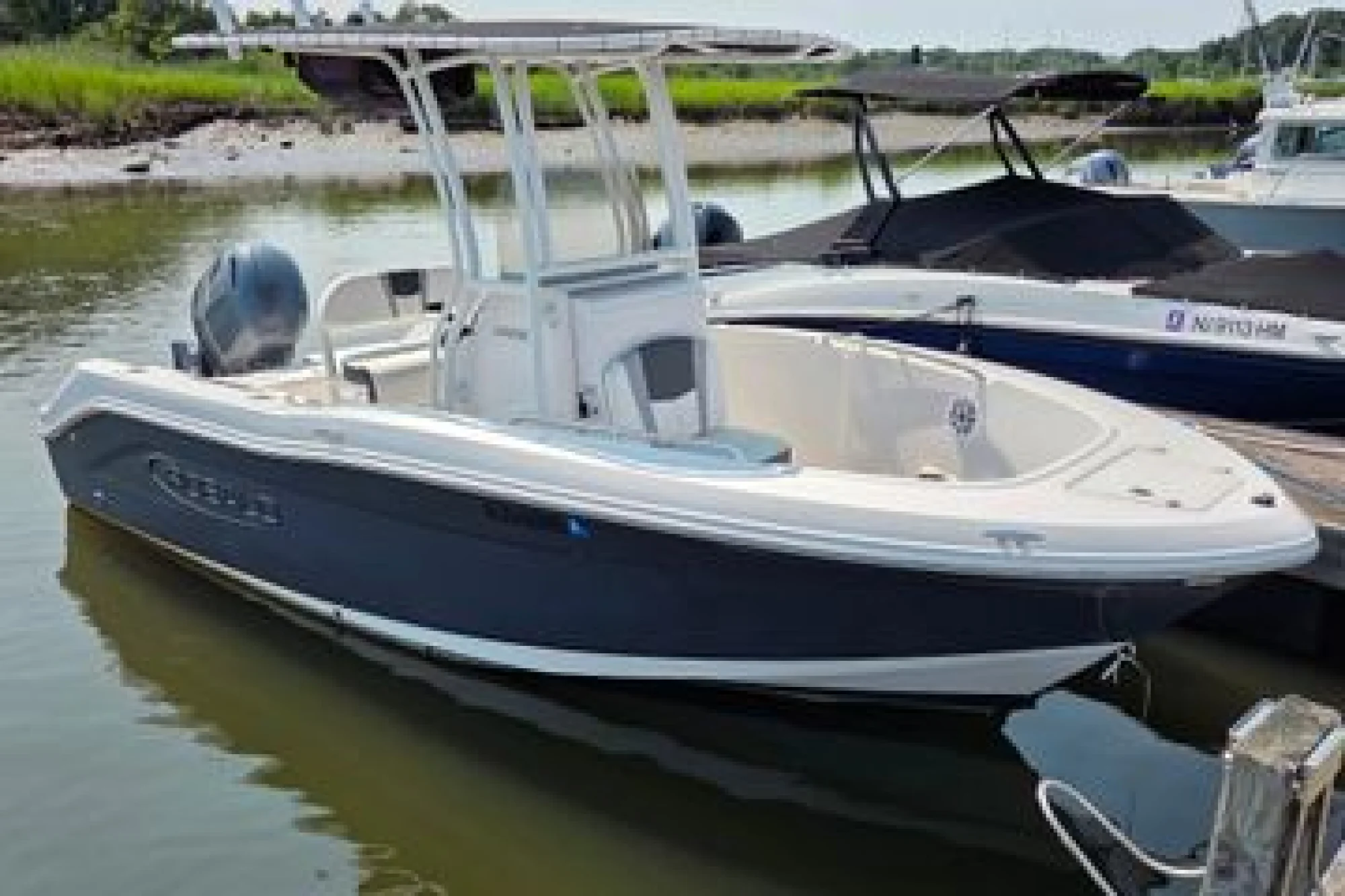 2025 18' Robalo R180 Center Console