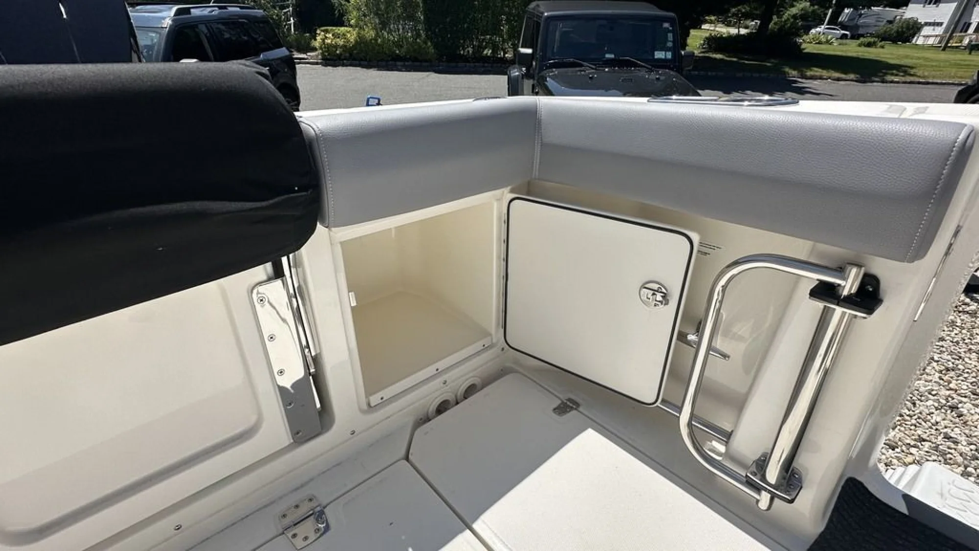 Boston Whaler 330 Outrage - Image 5