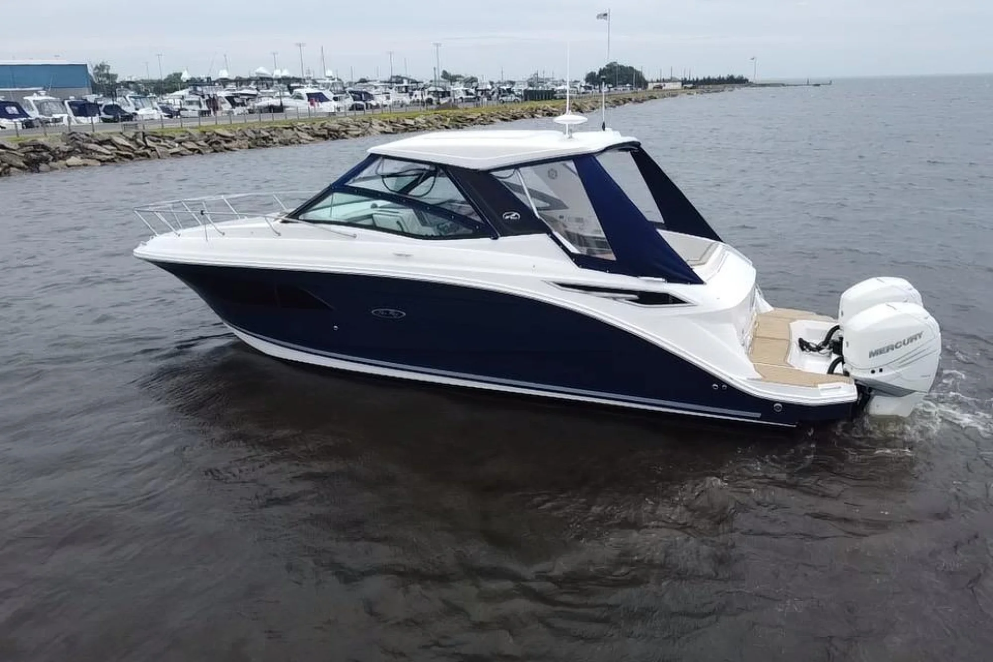 2021 Sea Ray Sundancer 320 Outboard - Image 2