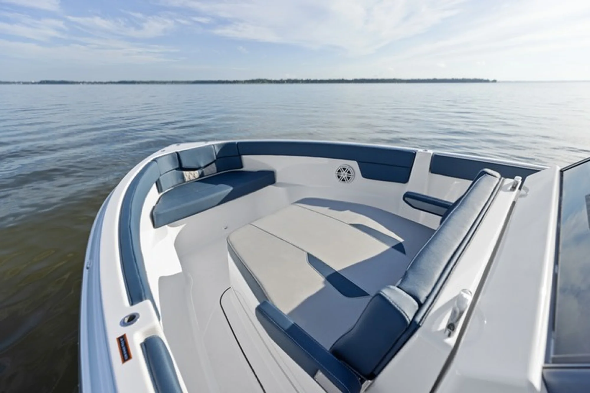 2026 Monterey Elite 25 OB Bowrider - Image 4