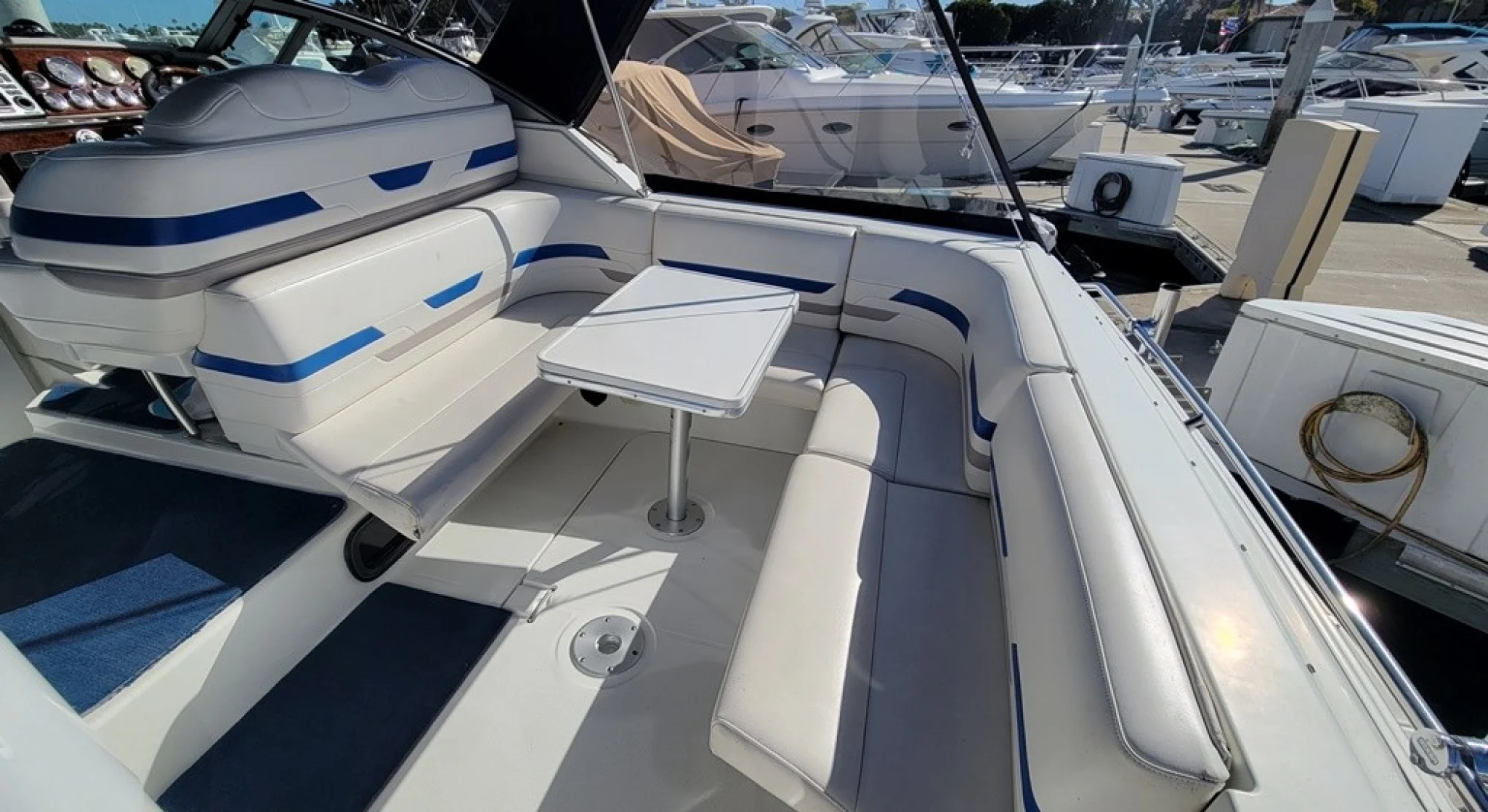 Formula 31 Performance Cruiser - Image 3