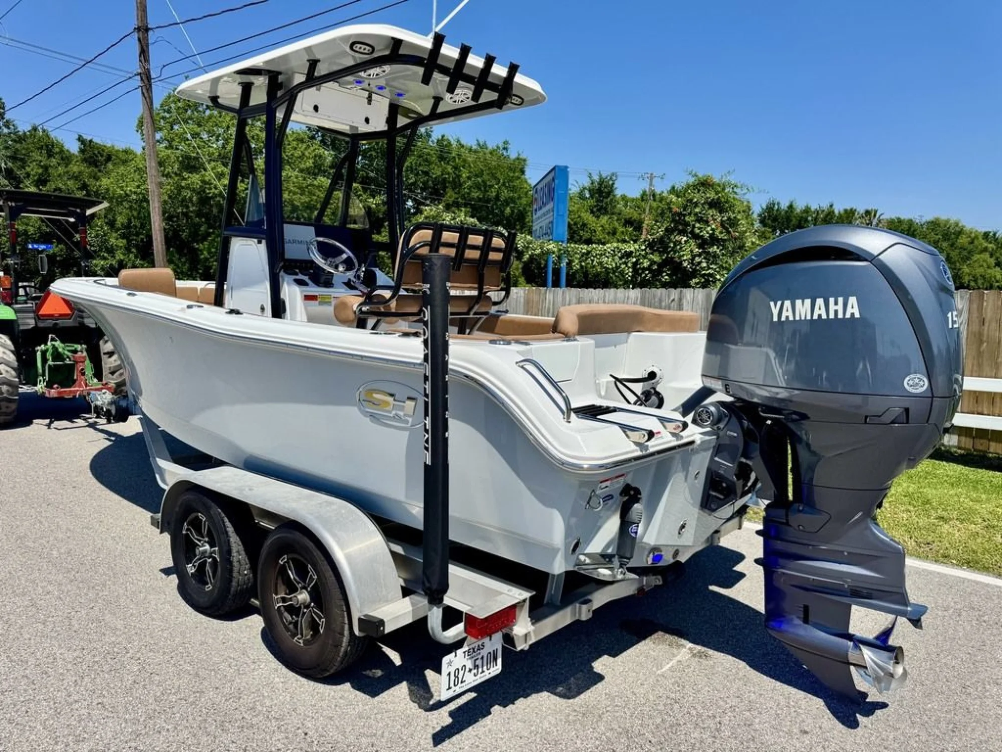 2025 Sea Hunt Ultra 219 - Image 2