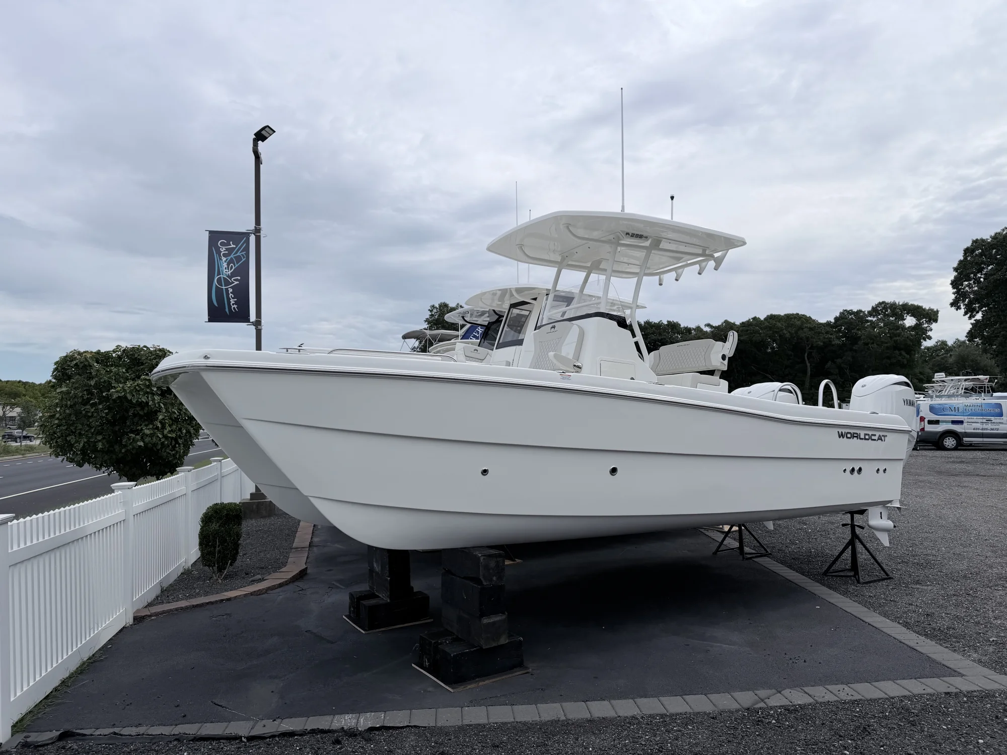 2027 World Cat 235HB