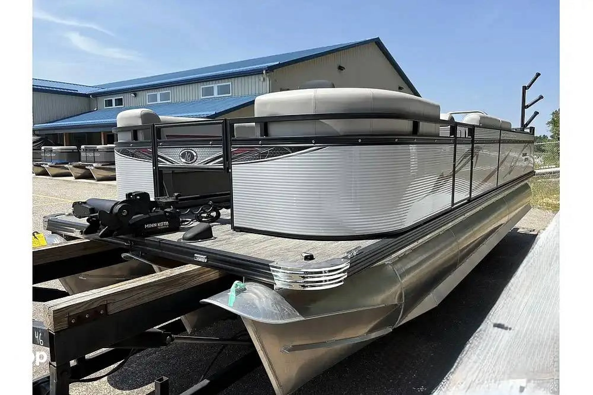 2023 Angler Qwest 8524 FAMILY FISH PRO - Image 3