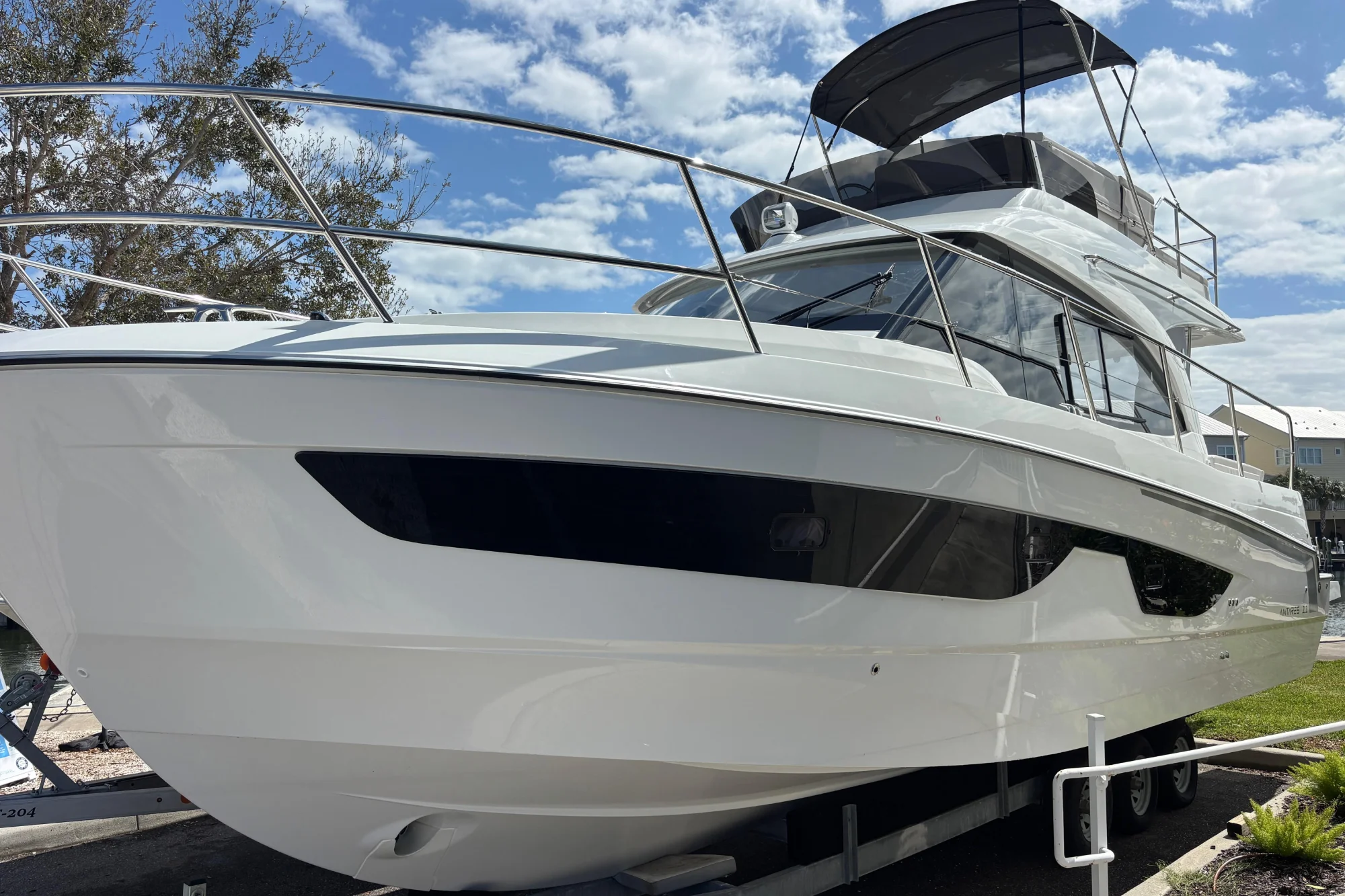 2026 Beneteau Antares 11 Fly - Image 2