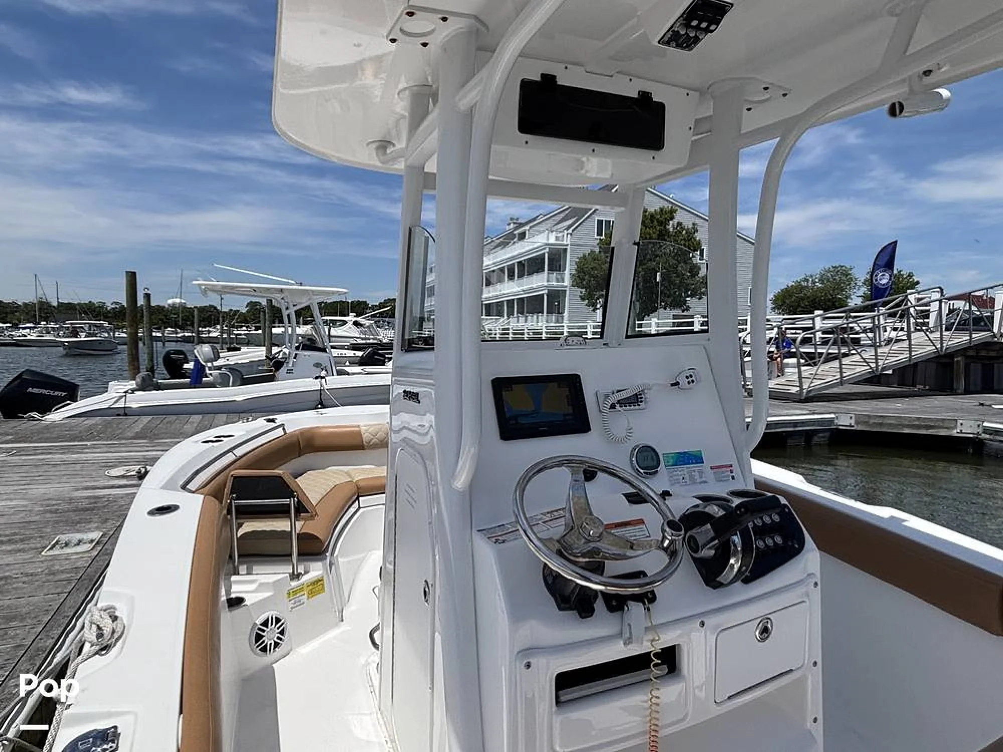 2025 NauticStar 242 0SL - Image 5