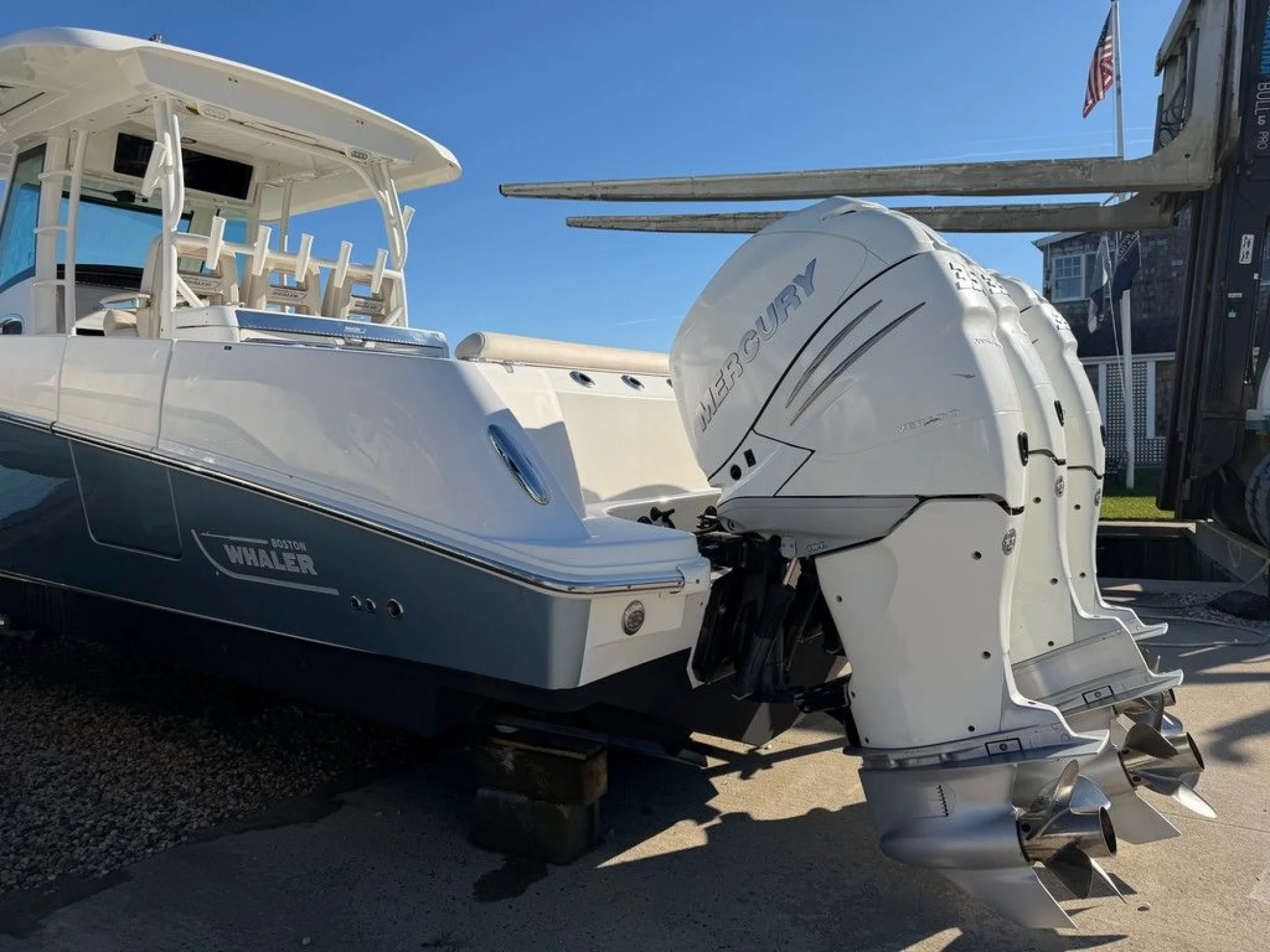Boston Whaler 350 Outrage - Image 5
