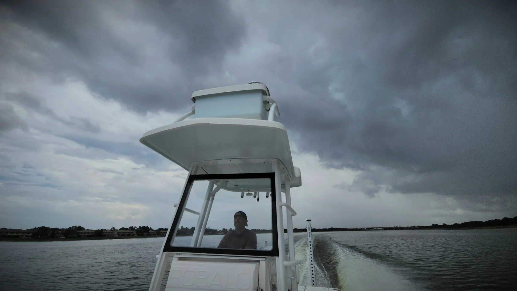 2020 Robalo 246 Cayman - Image 4