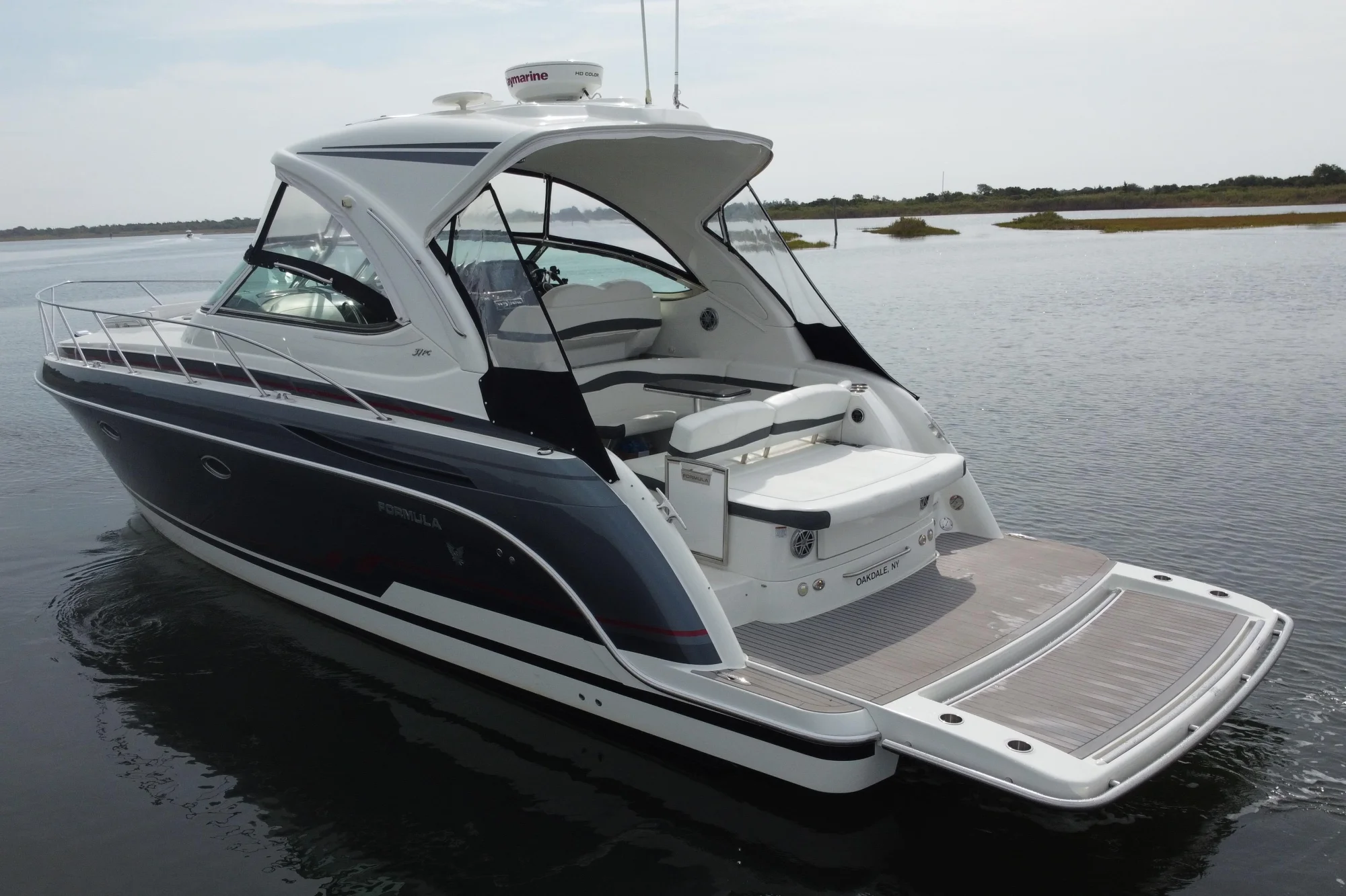 2017 Formula 37 Performance Cruiser - Image 4