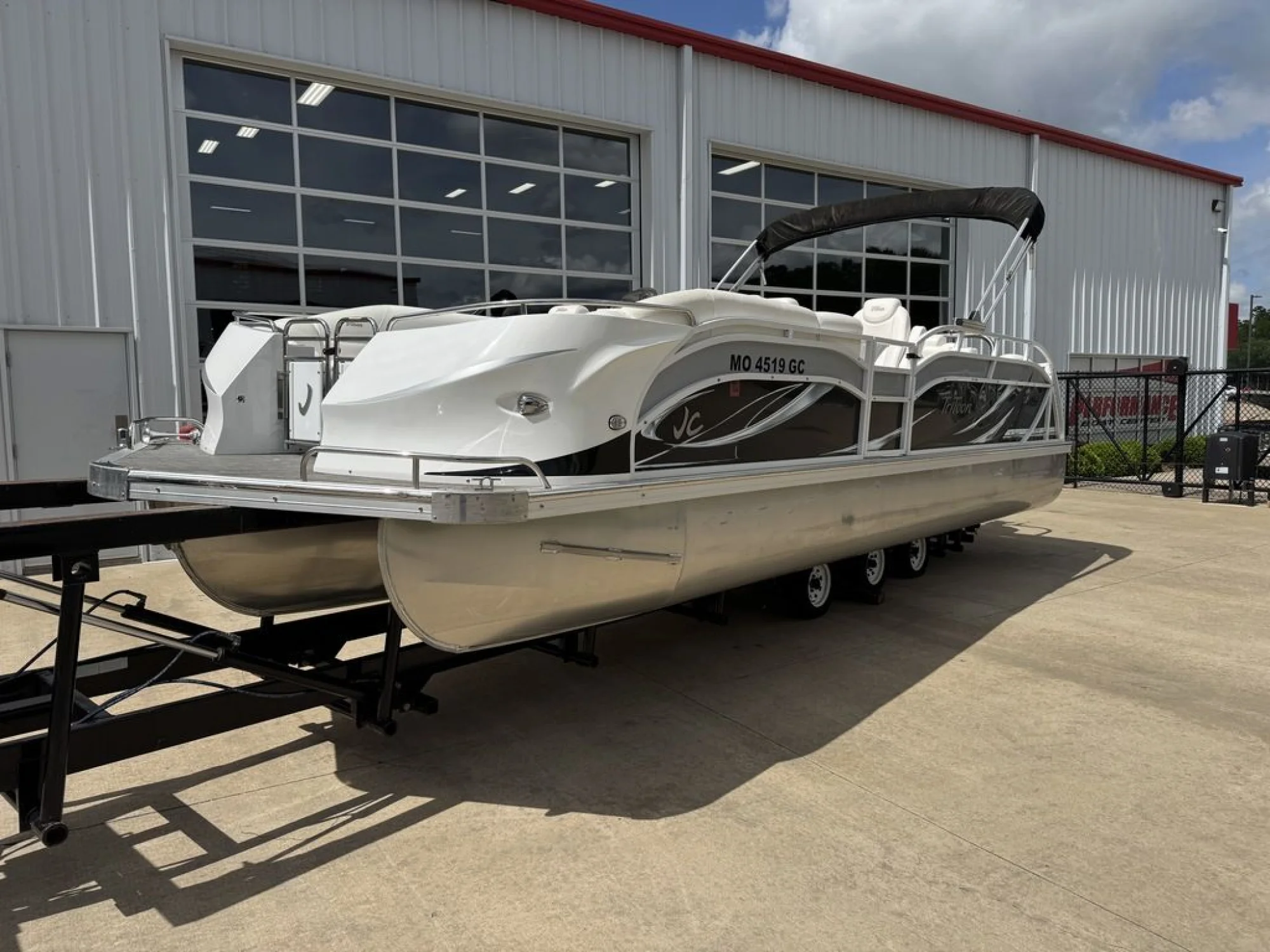 JC Tritoon  26 Sport - Image 2