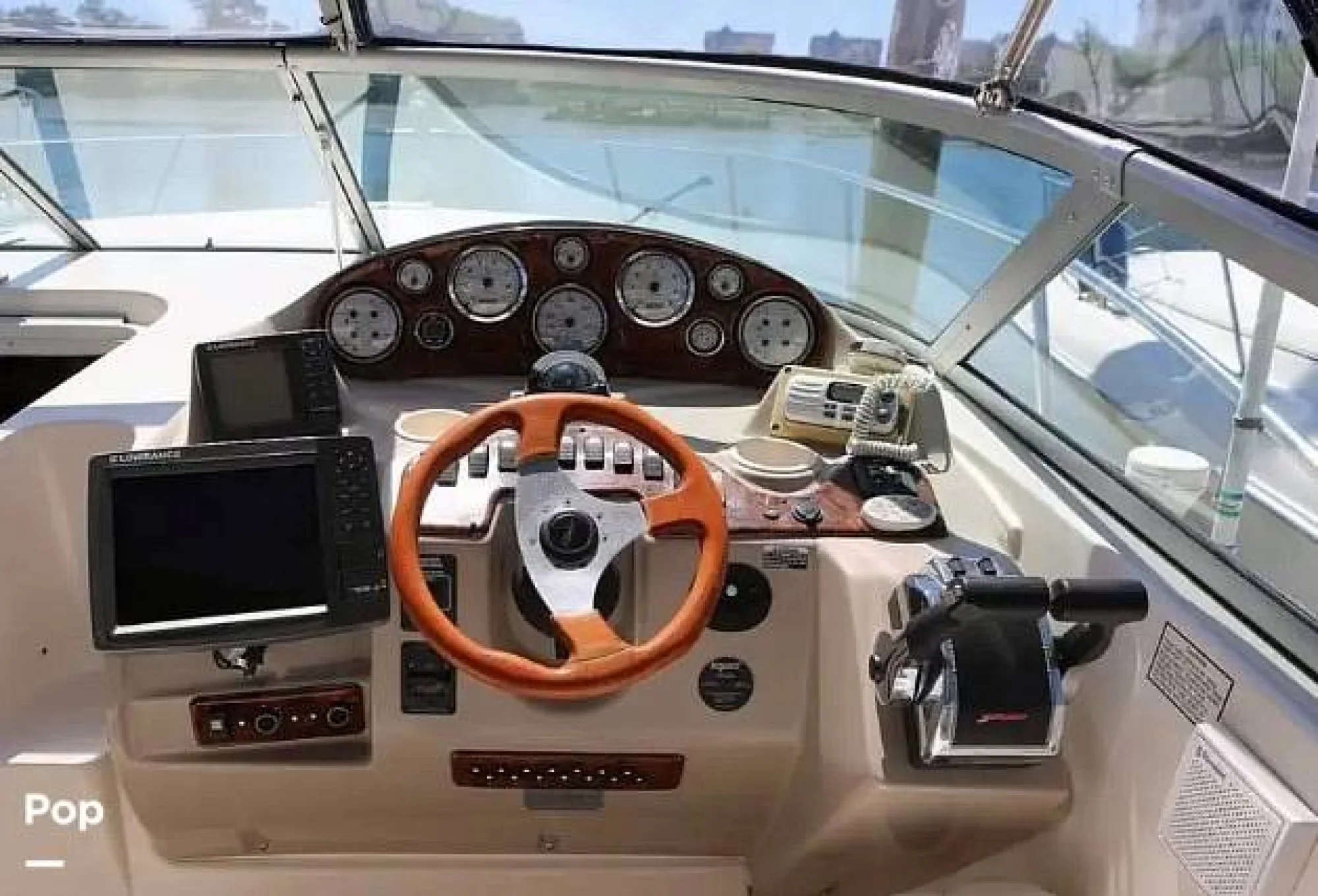 2003 Rinker 342 Fiesta Vee - Image 4