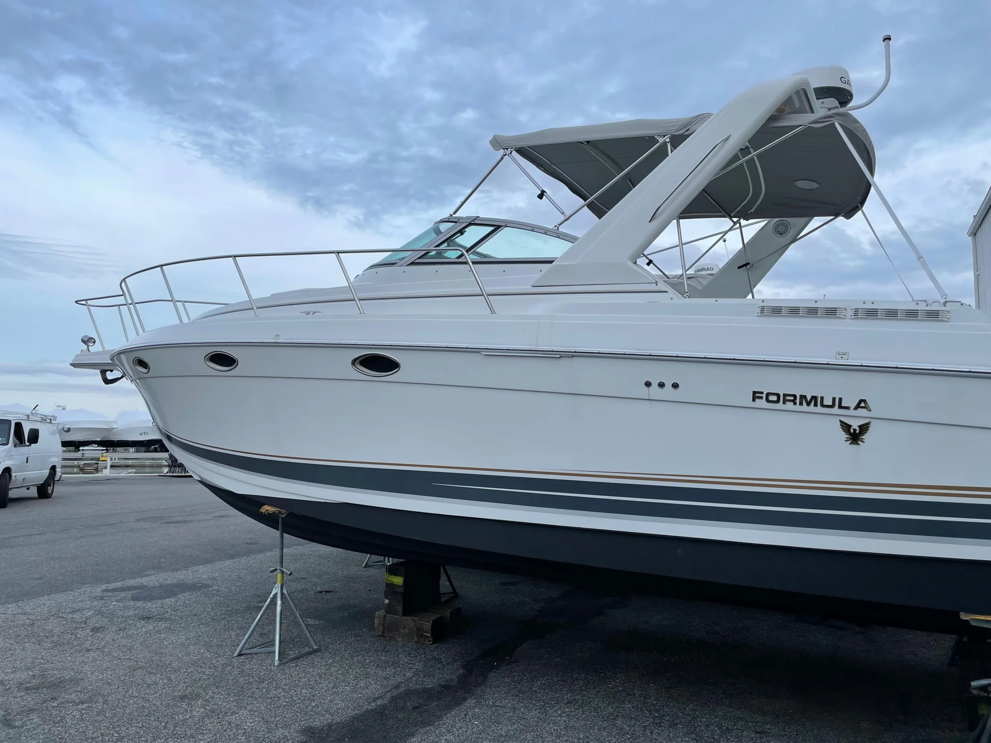 2002 Formula 31 Performance Cruiser - Image 3