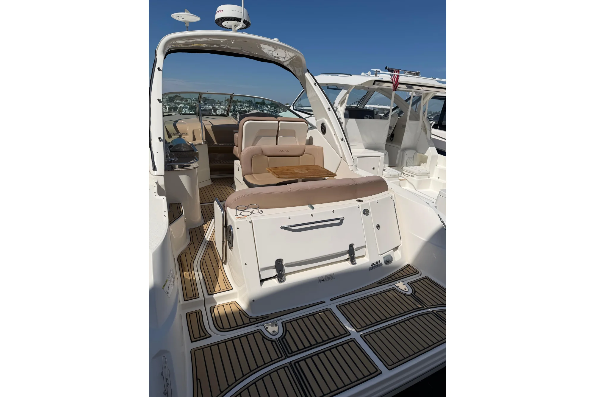 2016 Sea Ray Sundancer 330 - Image 3