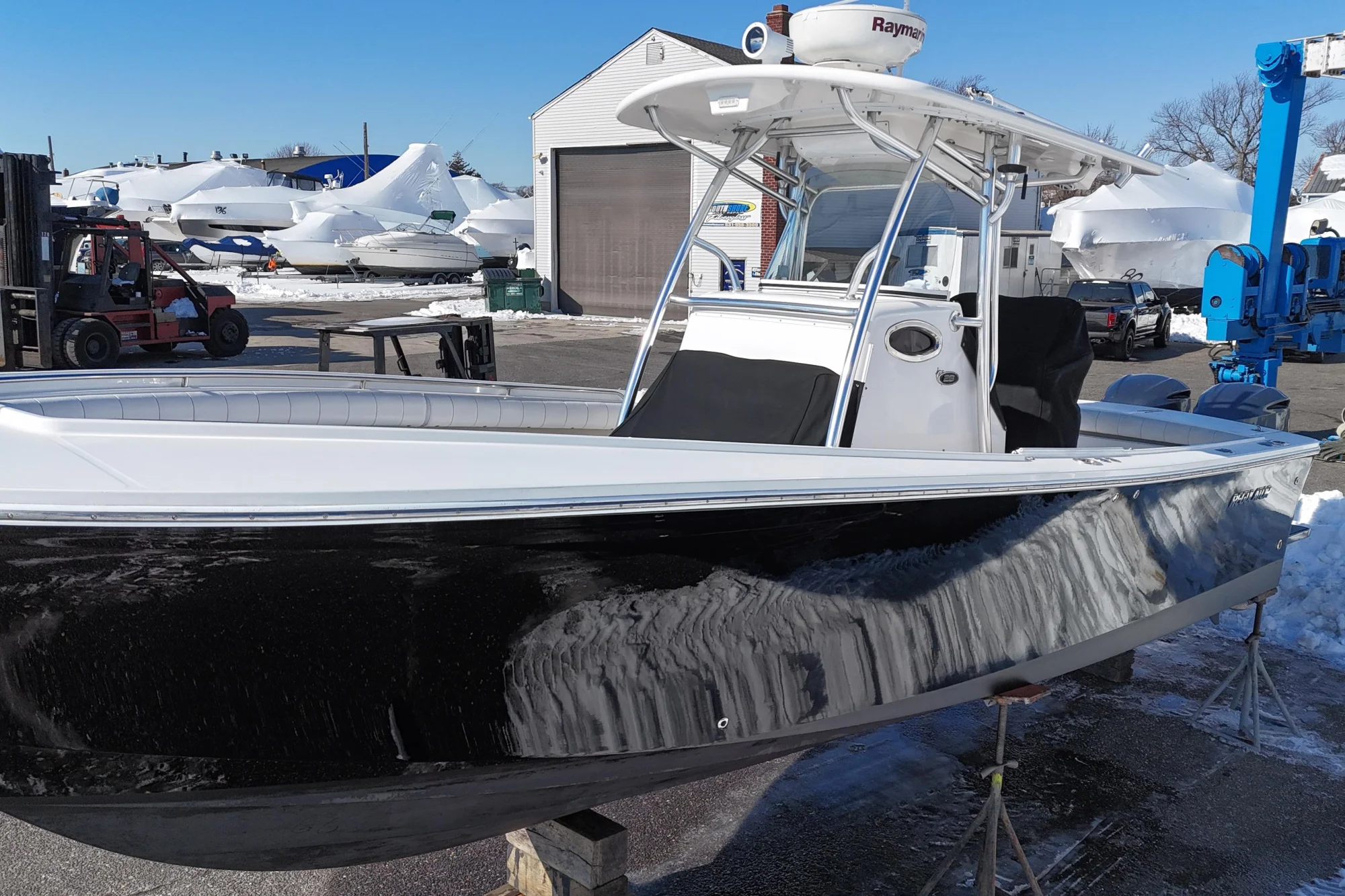 2011 Regulator 28 Forward Seating - Image 2