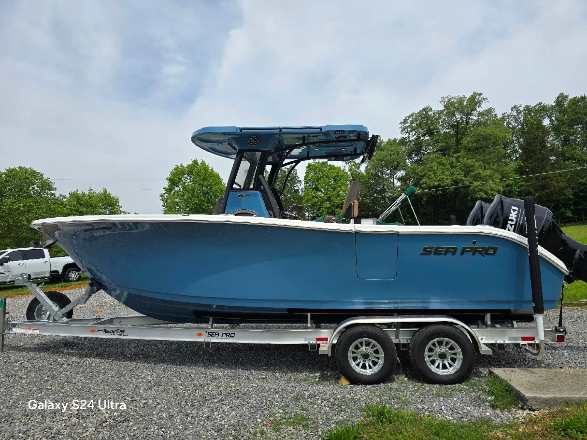2025 Sea Pro 262 DLX w/ Trailer - Image 3