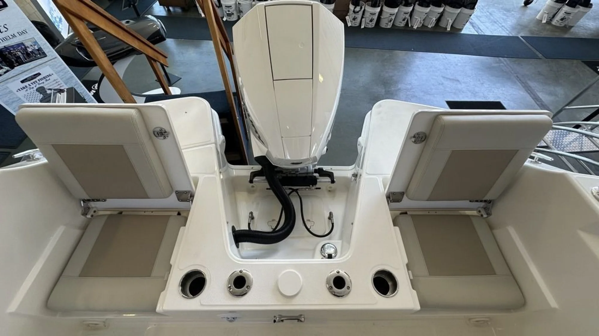 Boston Whaler 210 Vantage - Image 5