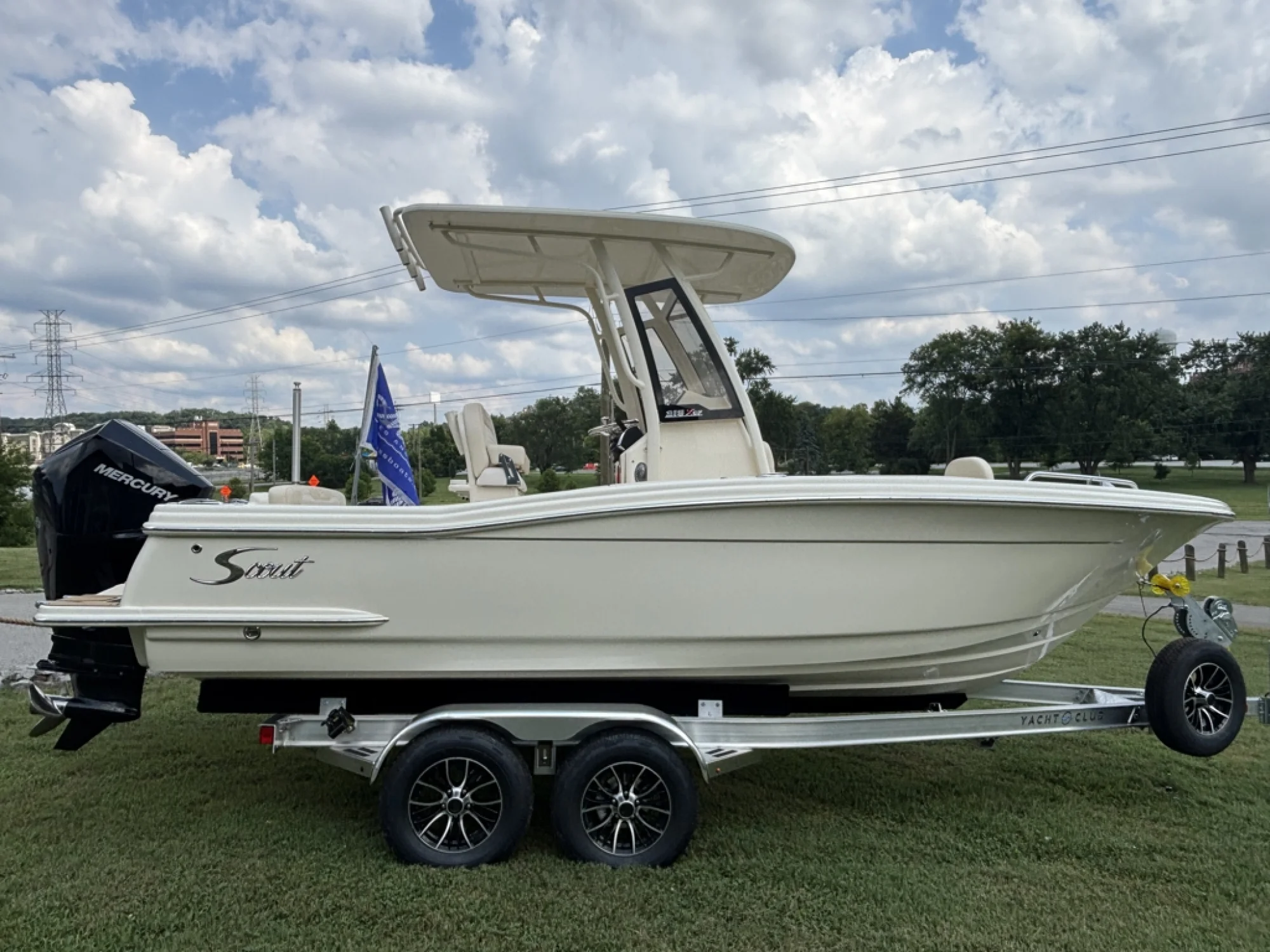 2026 Scout Boat Company 215 XSF - Main Image