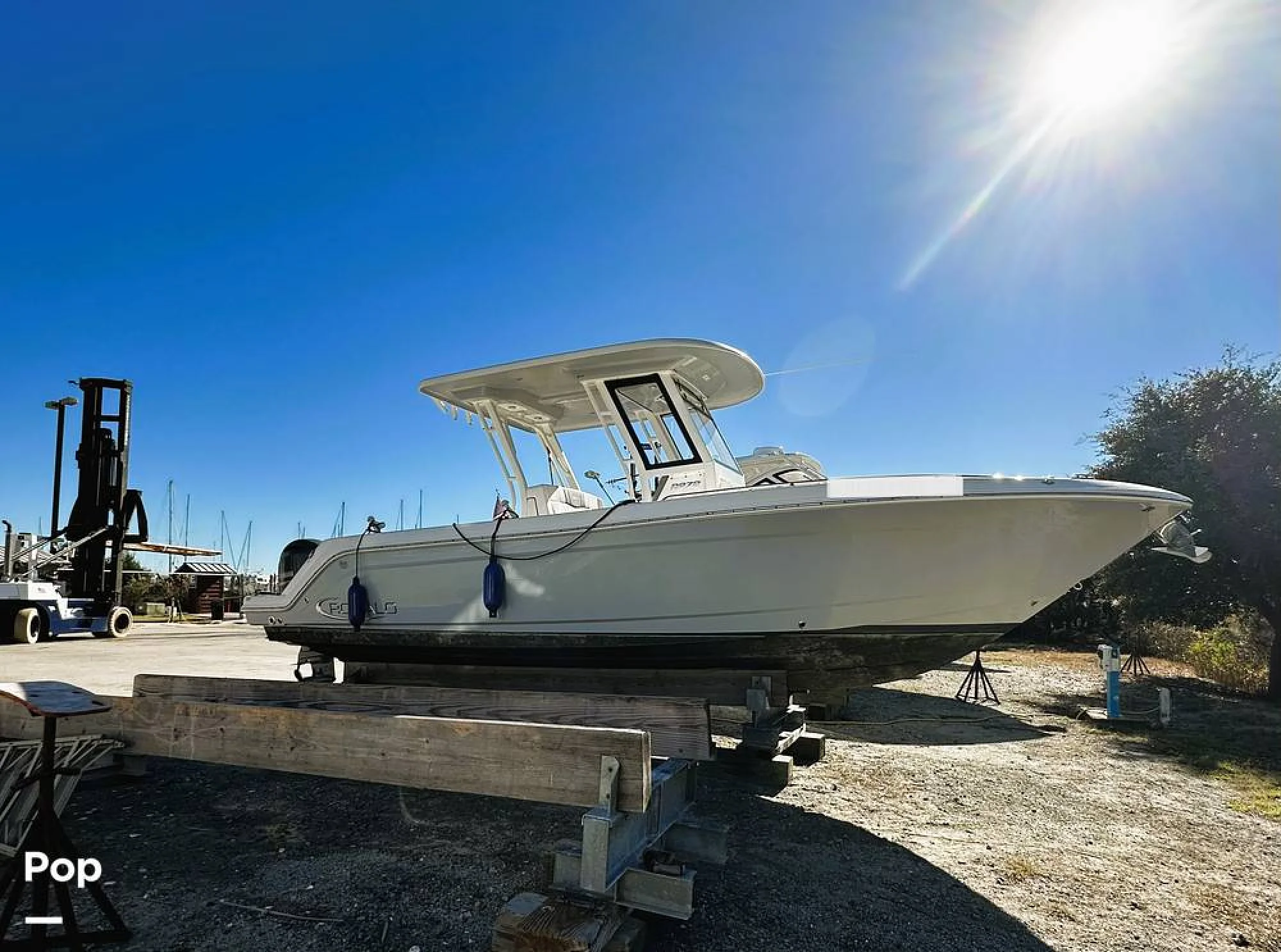 2021 Robalo R272 - Image 3