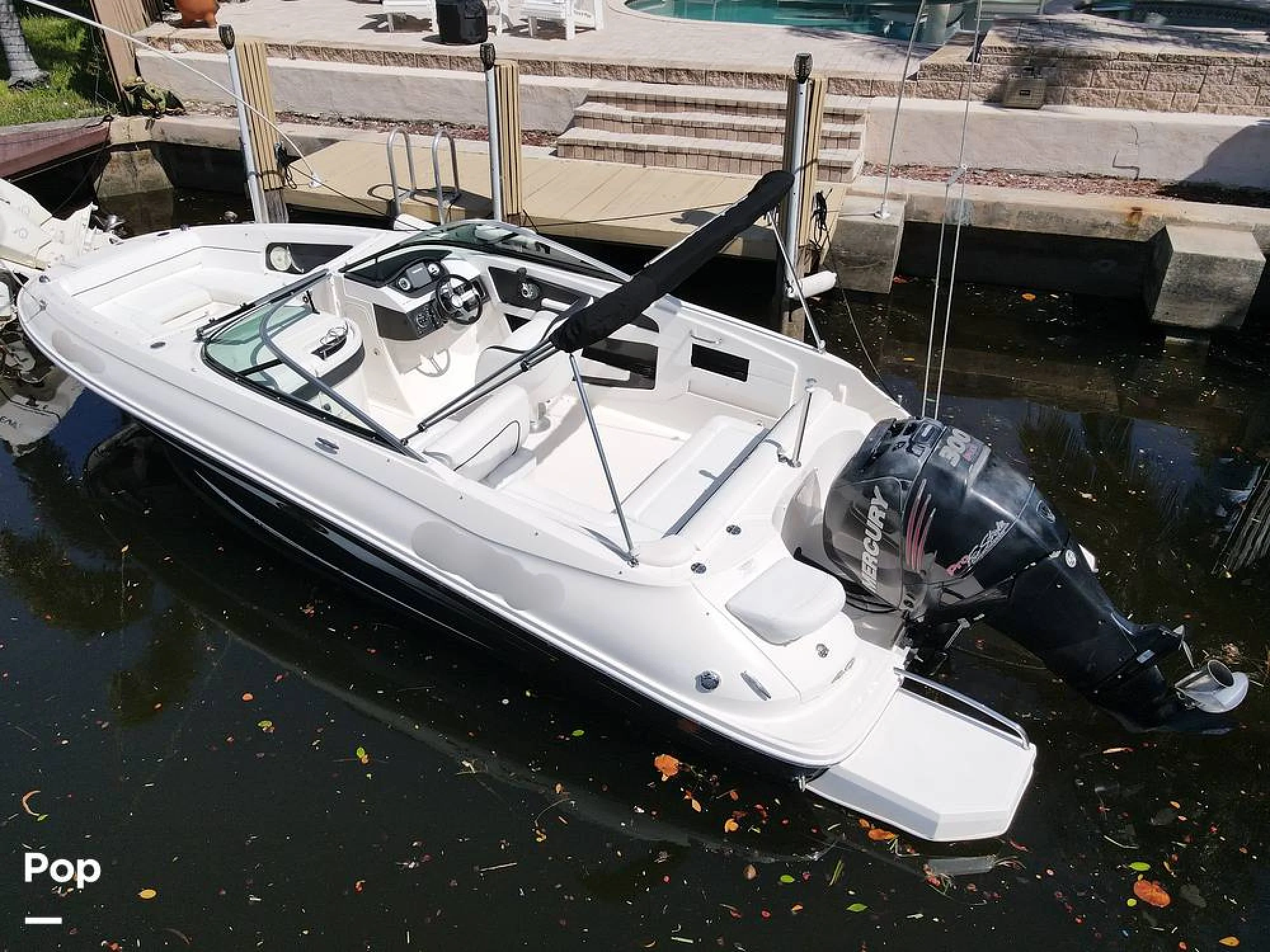 2014 Sea Ray 240 Sundeck - Image 3