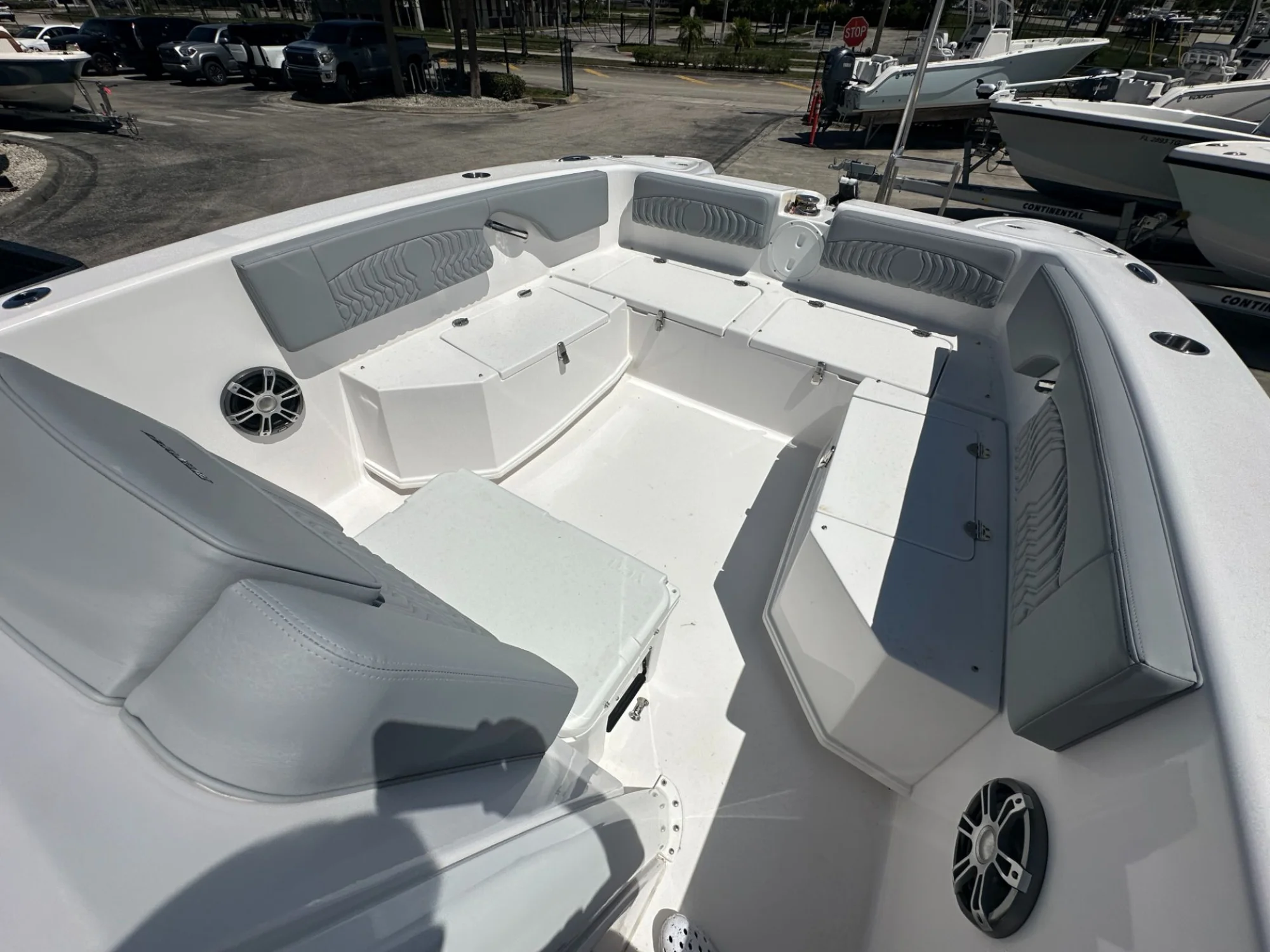2025 Twin Vee 260 GFXV2 - Image 5