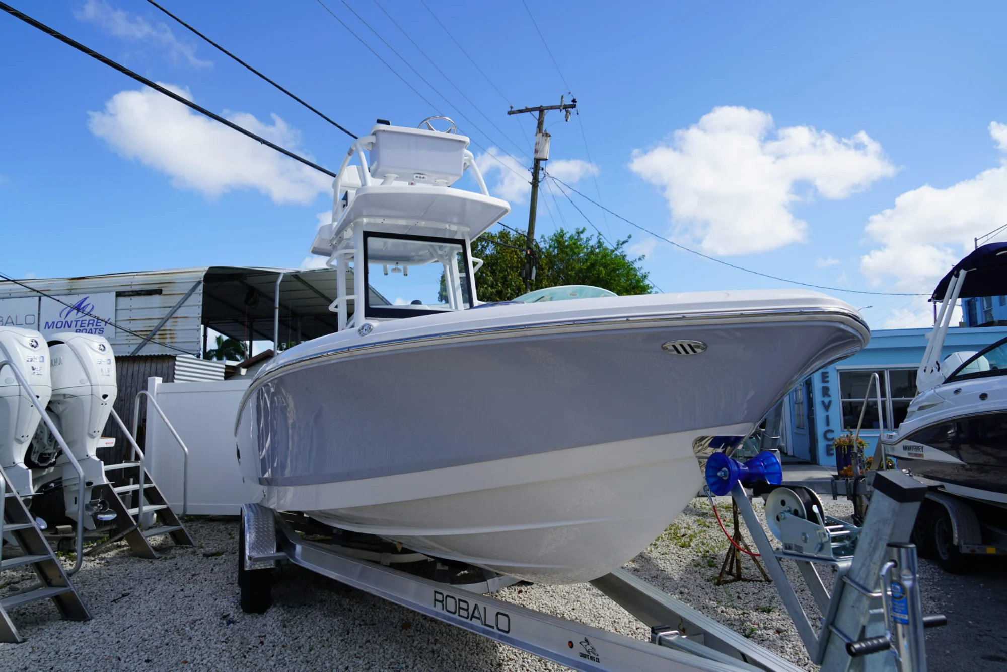 2026 ROBALO 246 Cayman SD - Image 5
