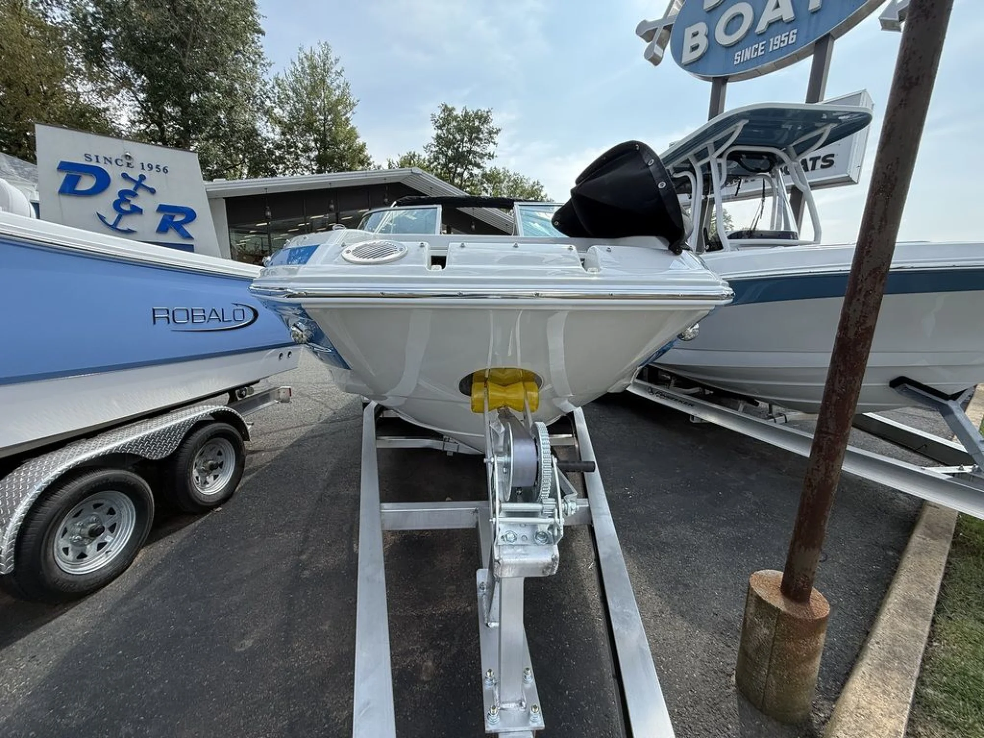 2026 Crownline Eclipse E220 XS - Image 5