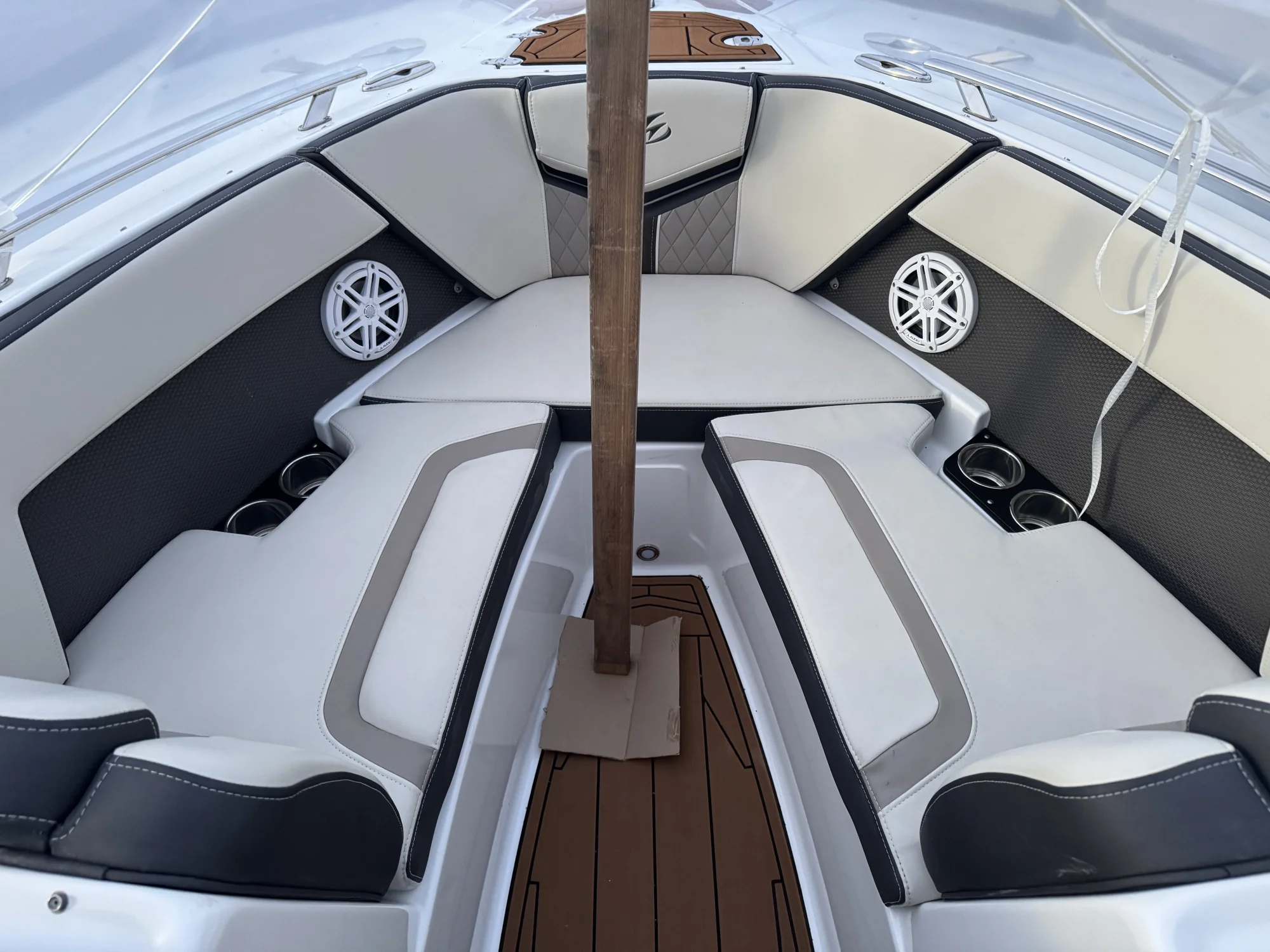 2022 Monterey 235SS - Image 3