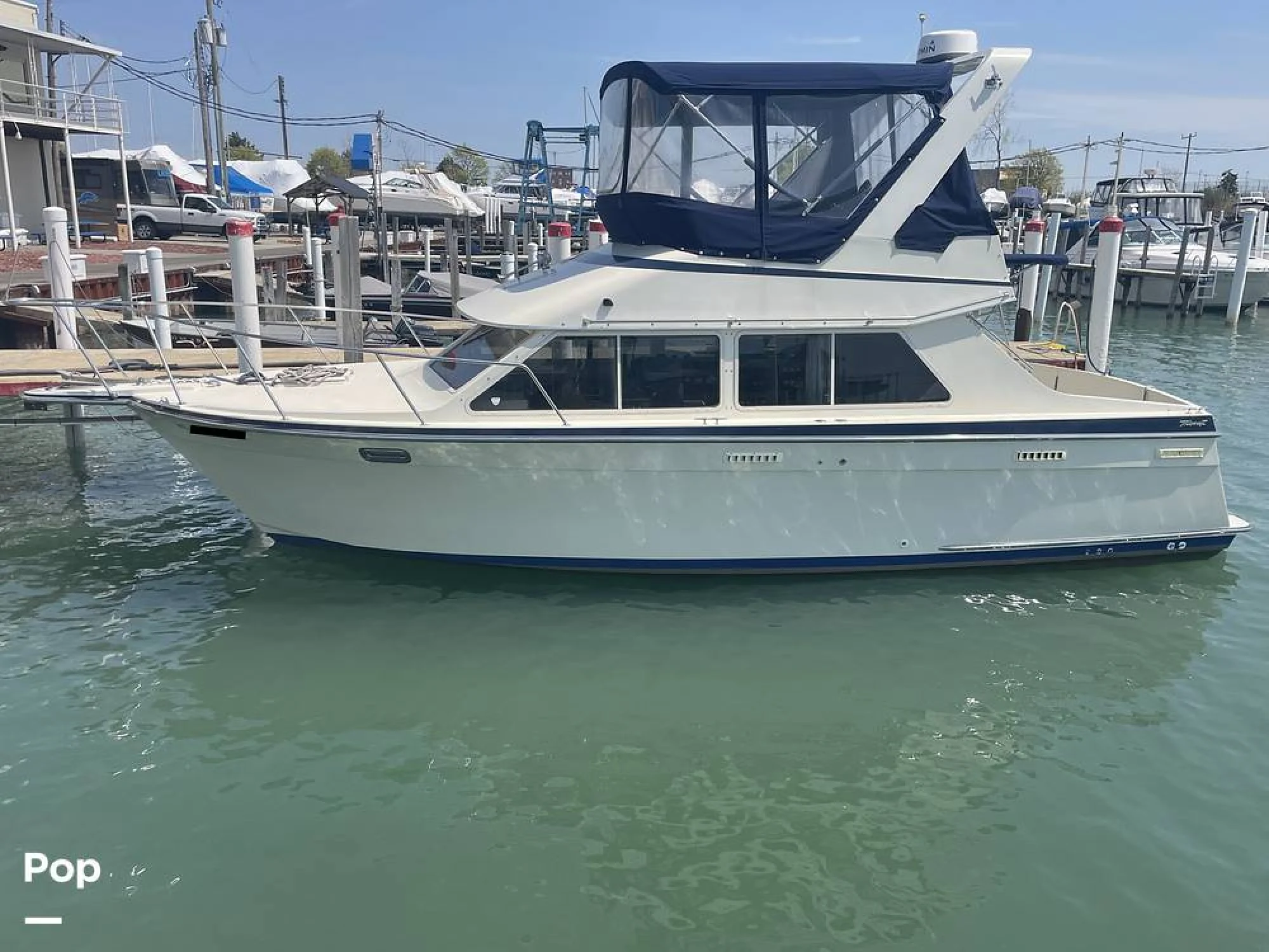 1989 Tollycraft 30 Sport Cruiser - Image 2