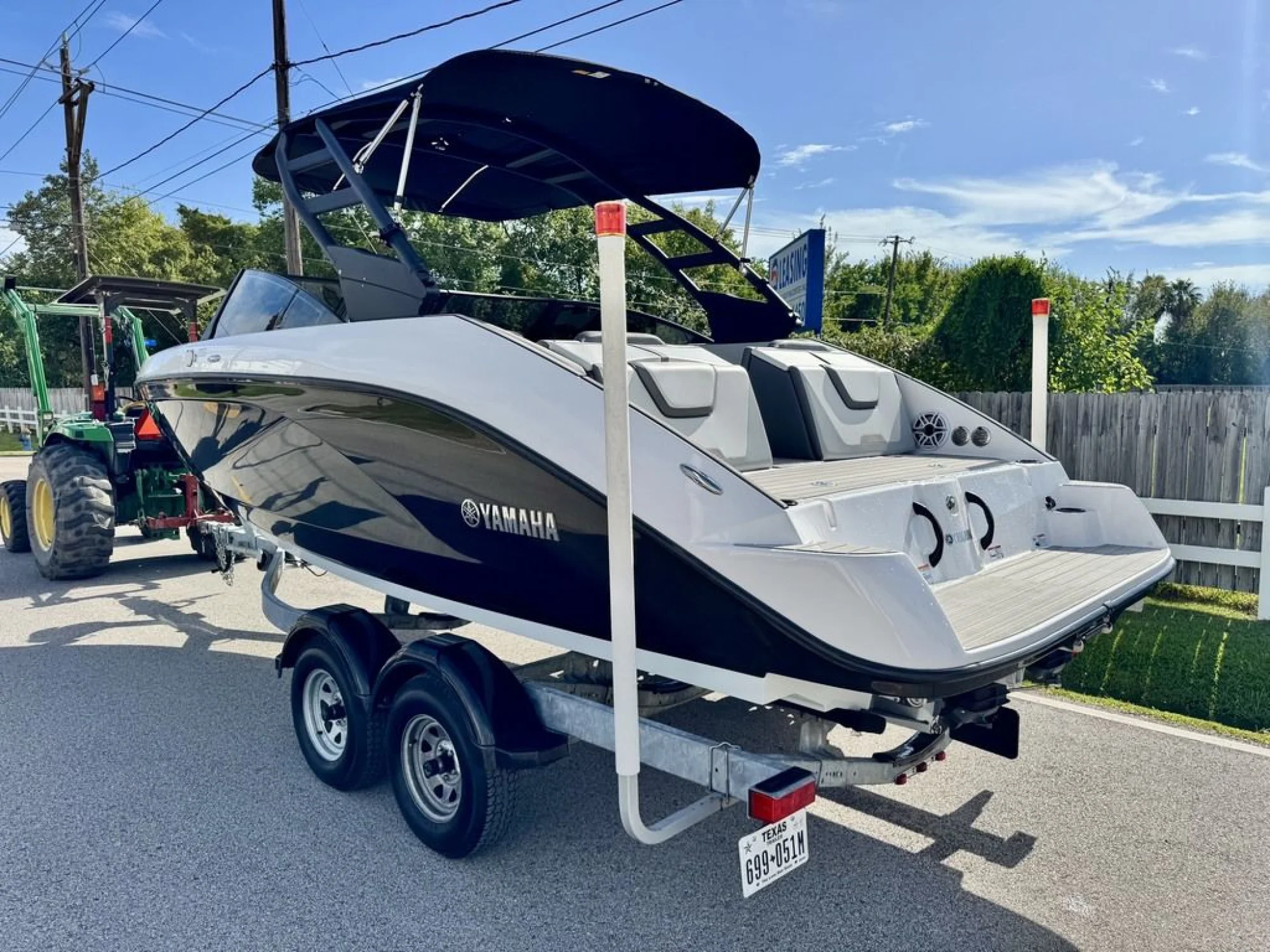 2024 Yamaha Boats AR220 - Image 2