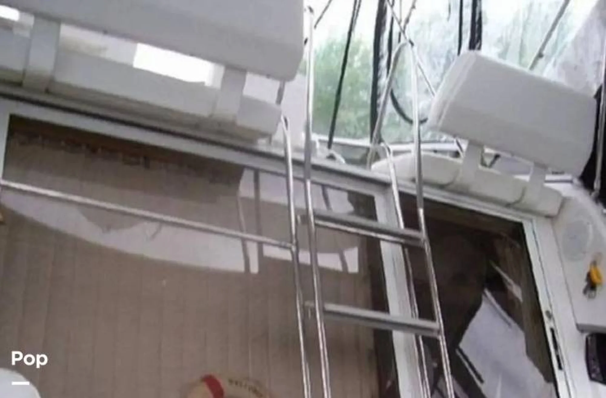 1998 Carver 325 Aft Cabin - Image 4