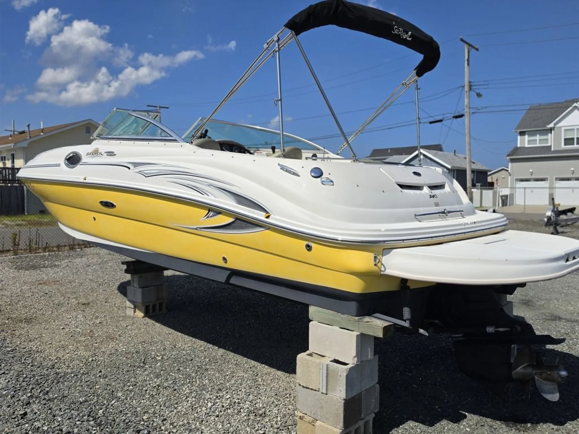 2005 Sea Ray 240 Sundeck - Image 2