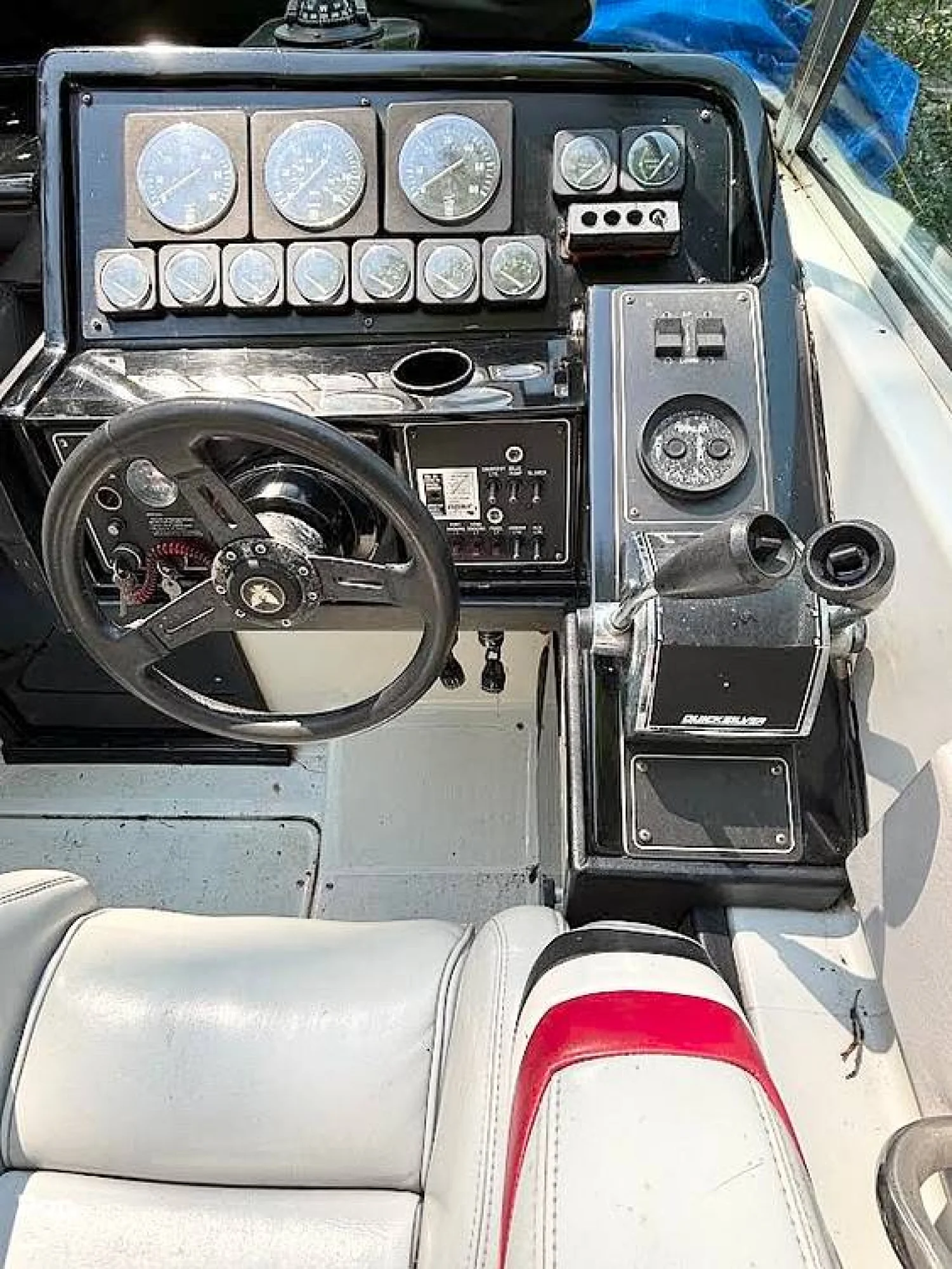 1987 Formula 272 SR-1 - Image 5