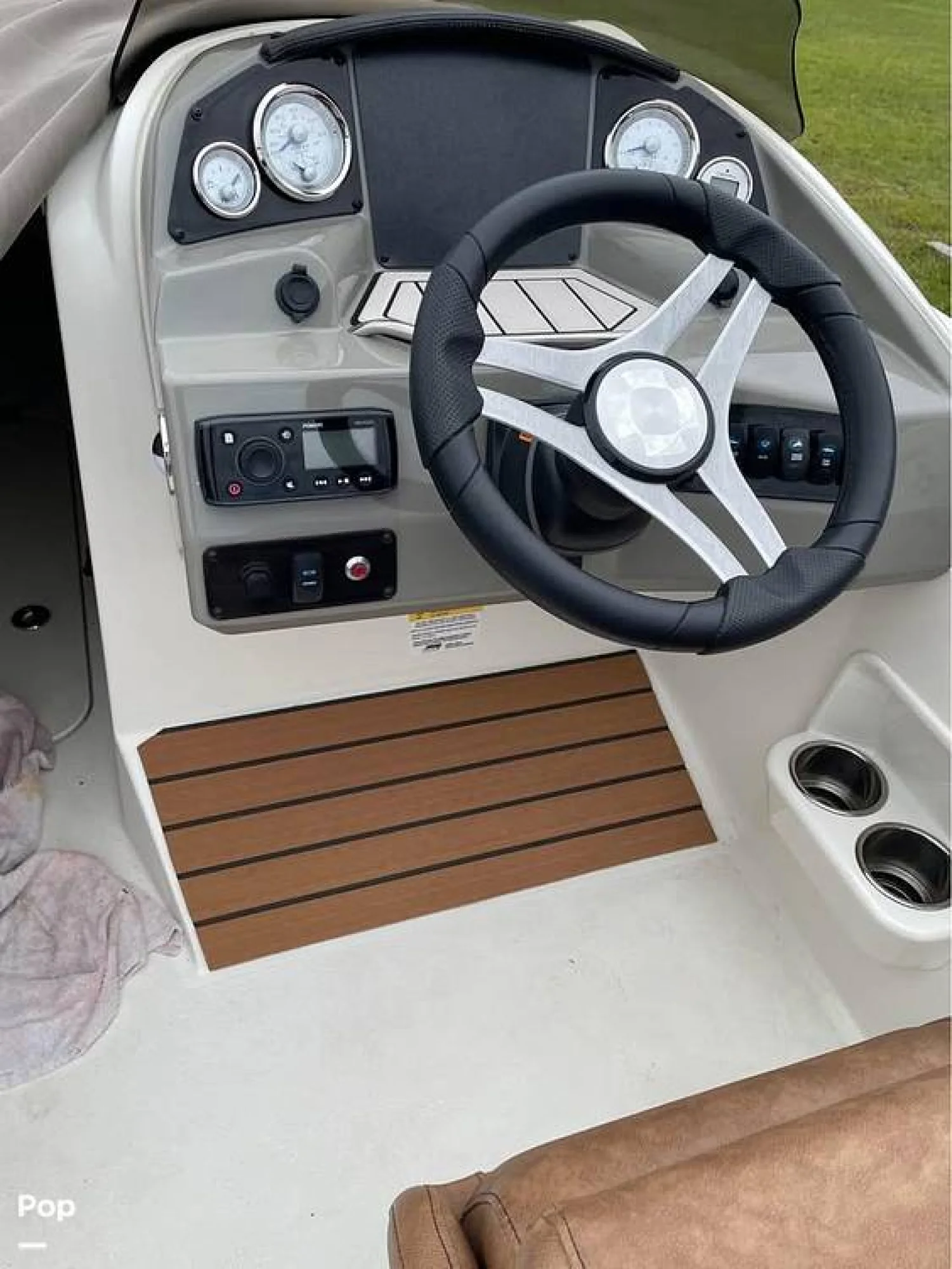 2022 Stingray 212 SC - Image 5