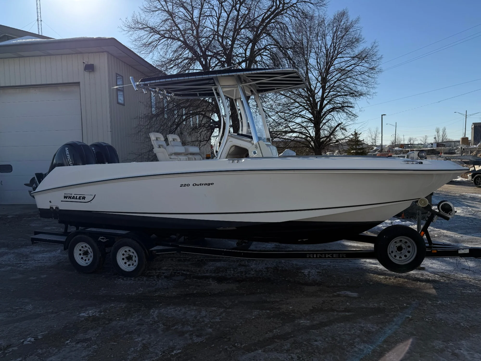 2013 Boston Whaler 220 Outrage - Twin 150's - Image 5