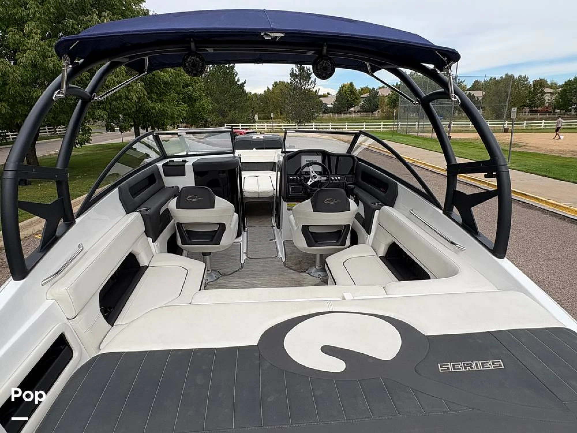 2018 Rinker Q5 - Image 5