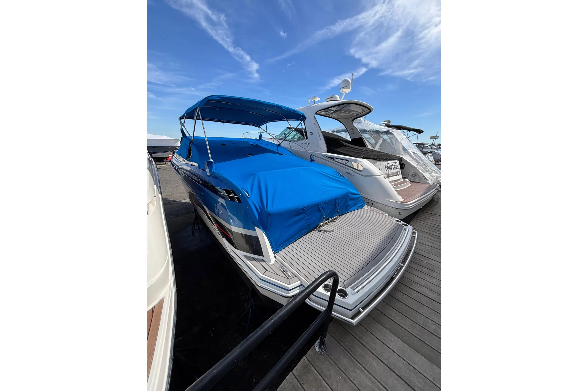 2018 Formula 330 Crossover Bowrider I/O - Image 3