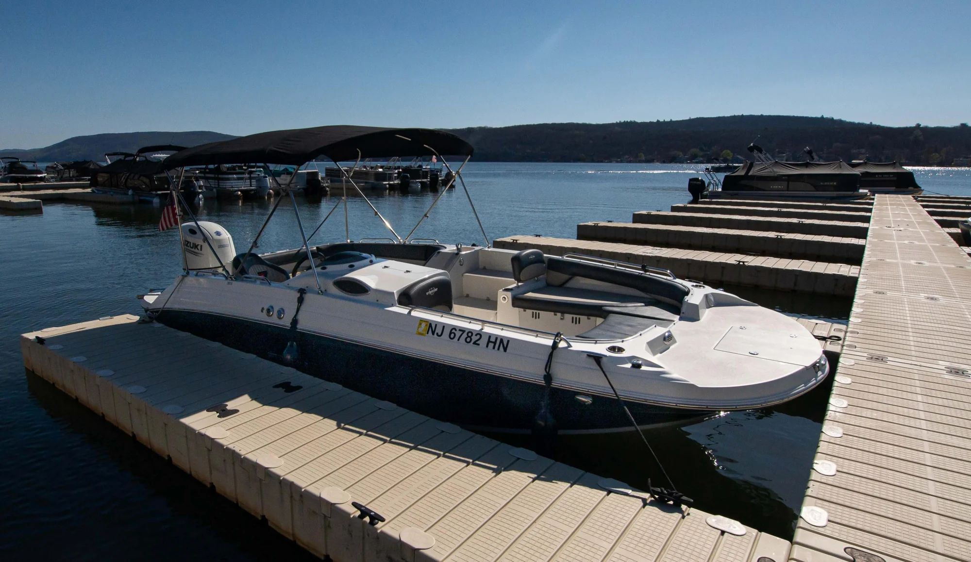 2019 Stingray 212 SC - Image 3