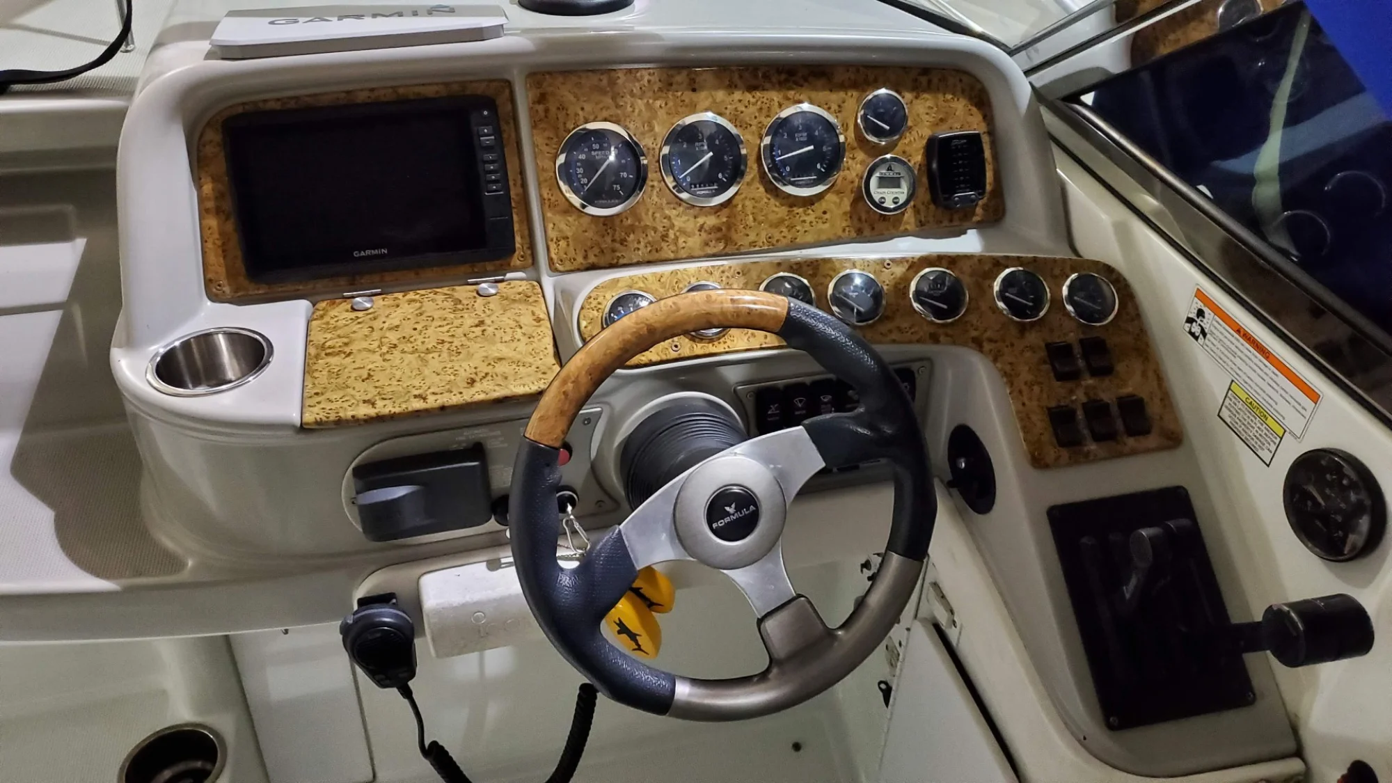 2007 Formula 330 Sun Sport - Image 4