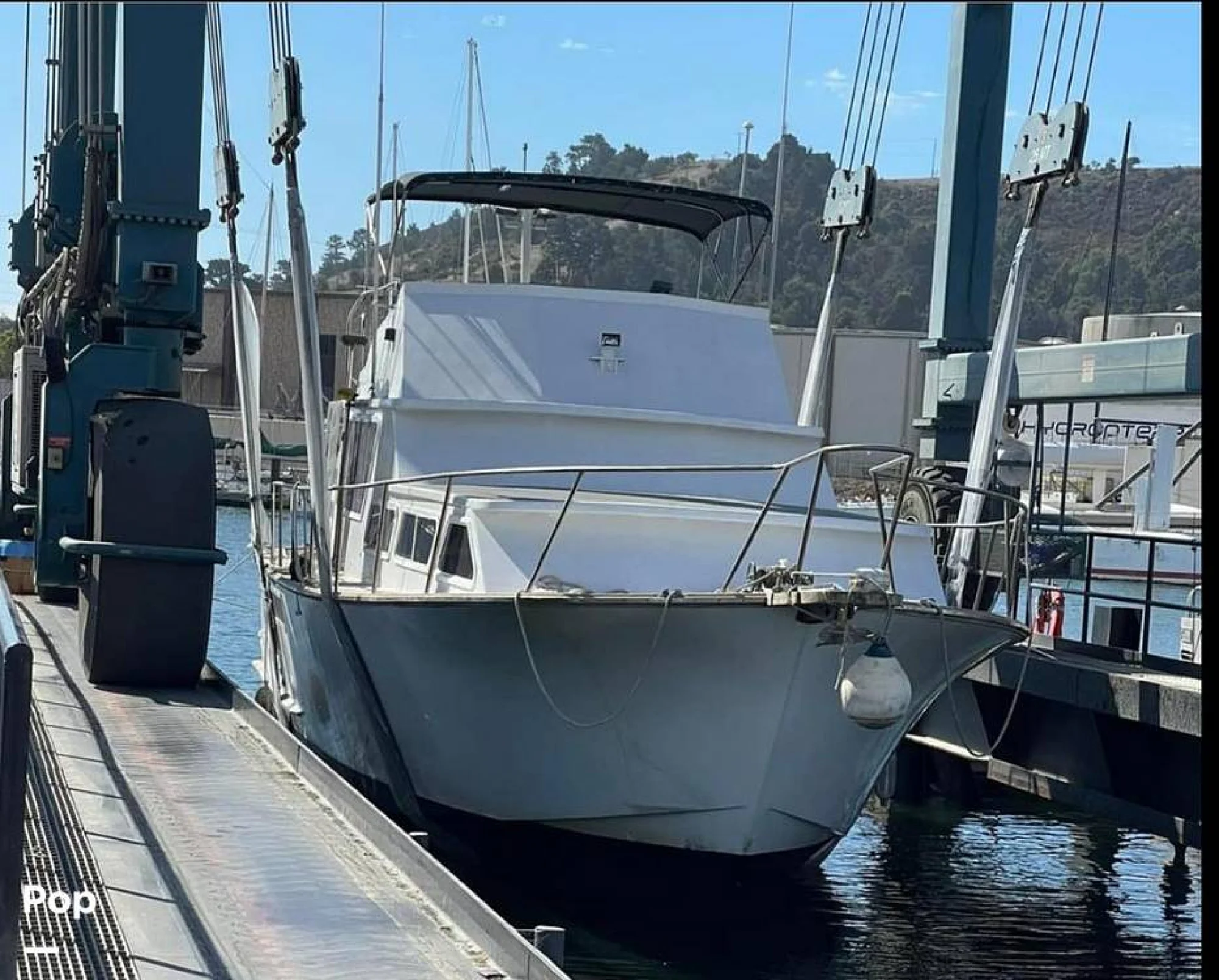 1983 Elliot Aquilar Awg49 - Main Image