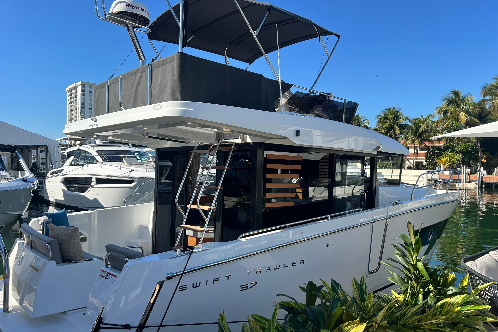 2027 Beneteau Swift Trawler 37 Fly - Image 3