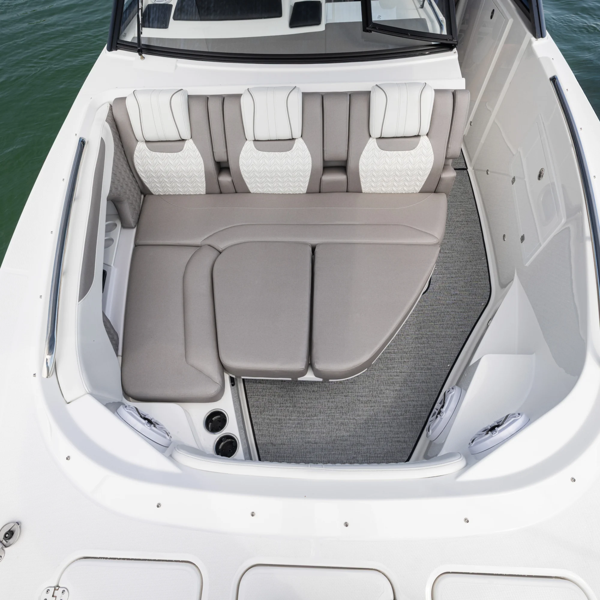 2026 Hurricane 3200 Sundeck - Image 2
