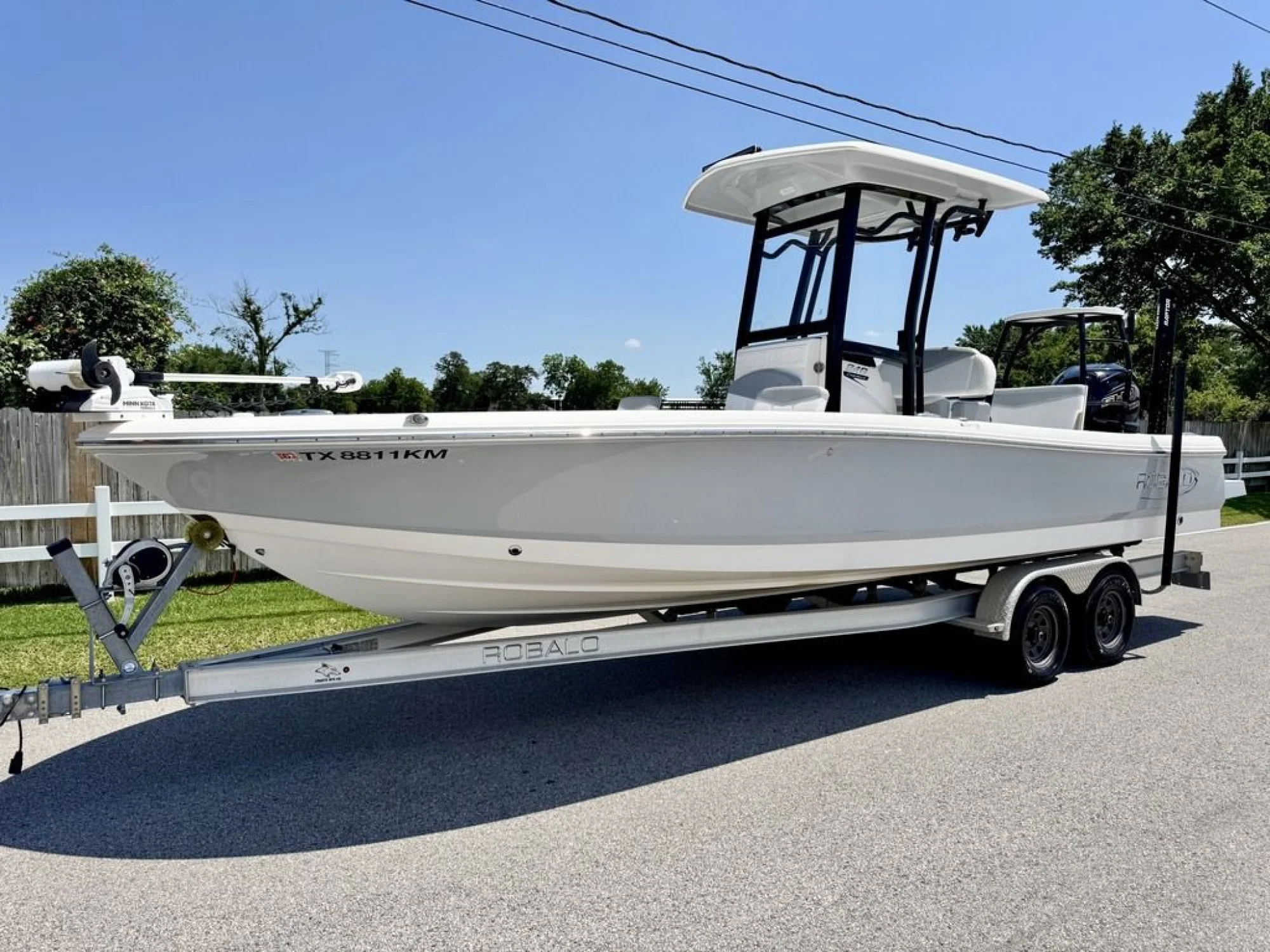 2021 Robalo 246 Cayman