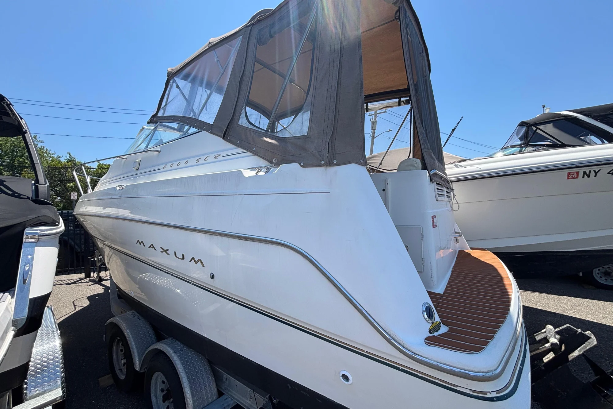 1999 Maxum 2400 SCR - Image 2