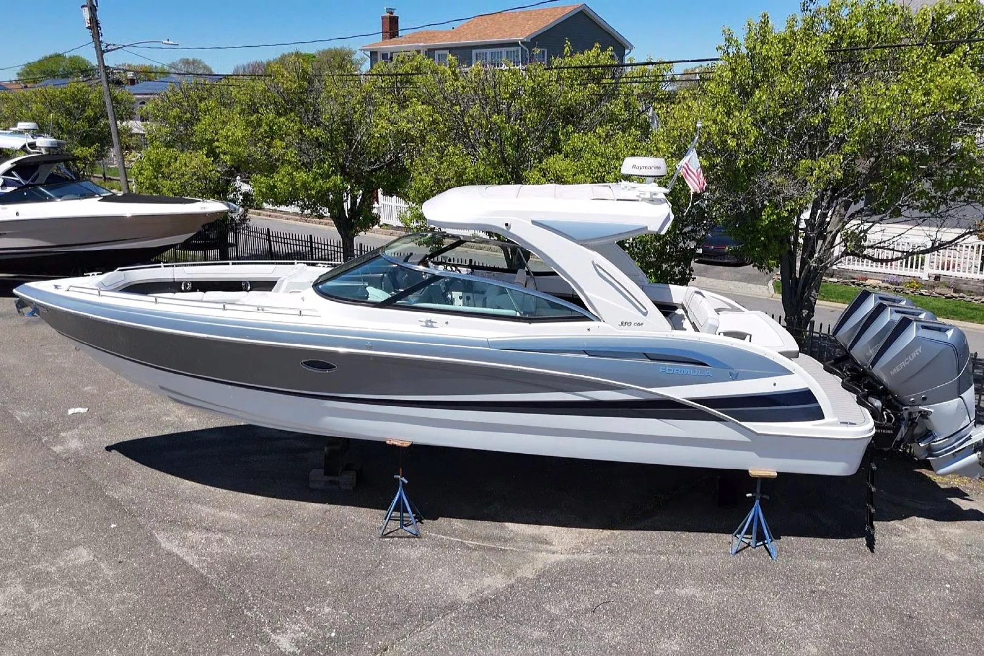 2023 Formula 350 Crossover Bowrider OB - Image 3