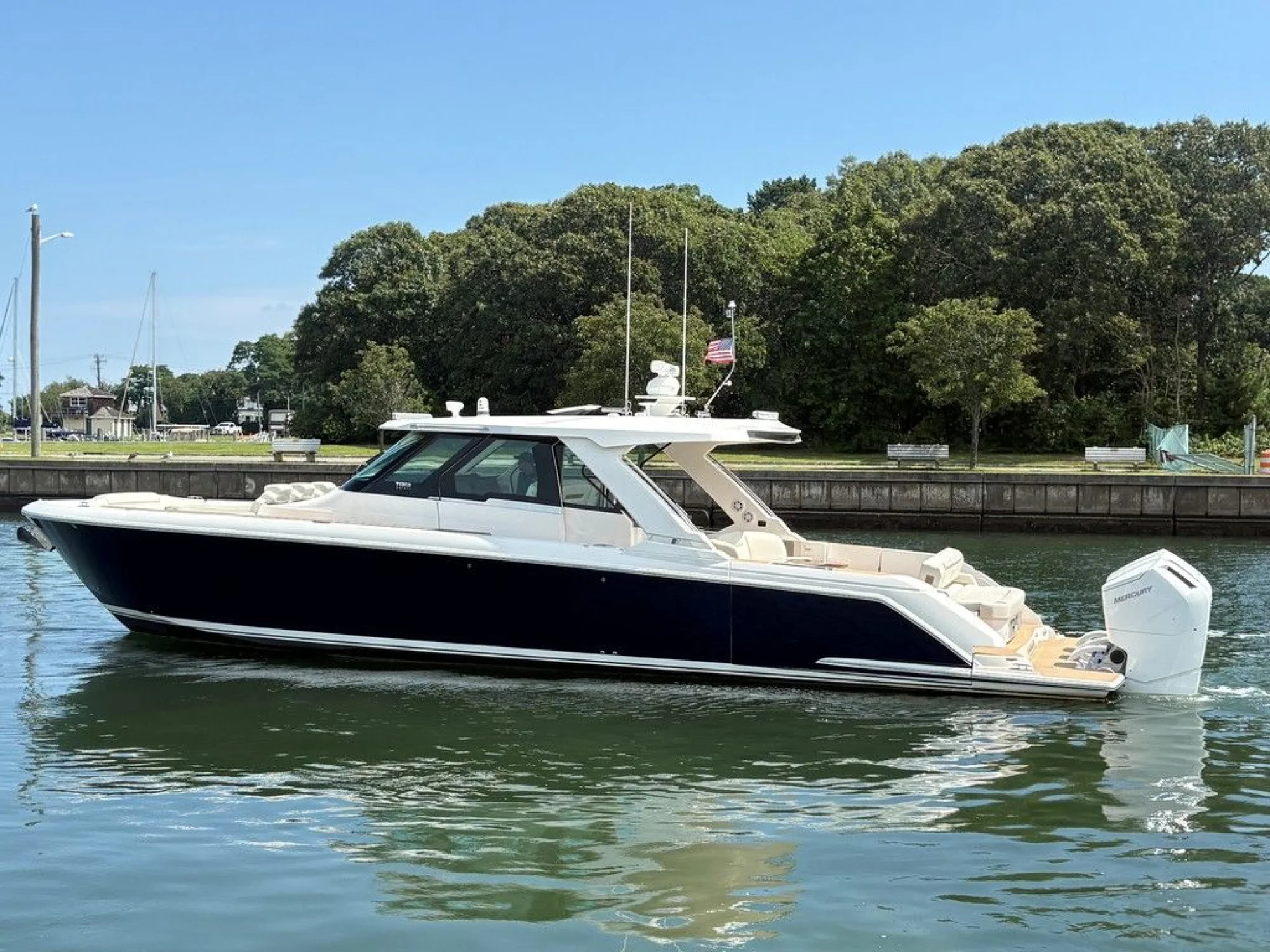 Tiara Yachts 48LS - Image 3
