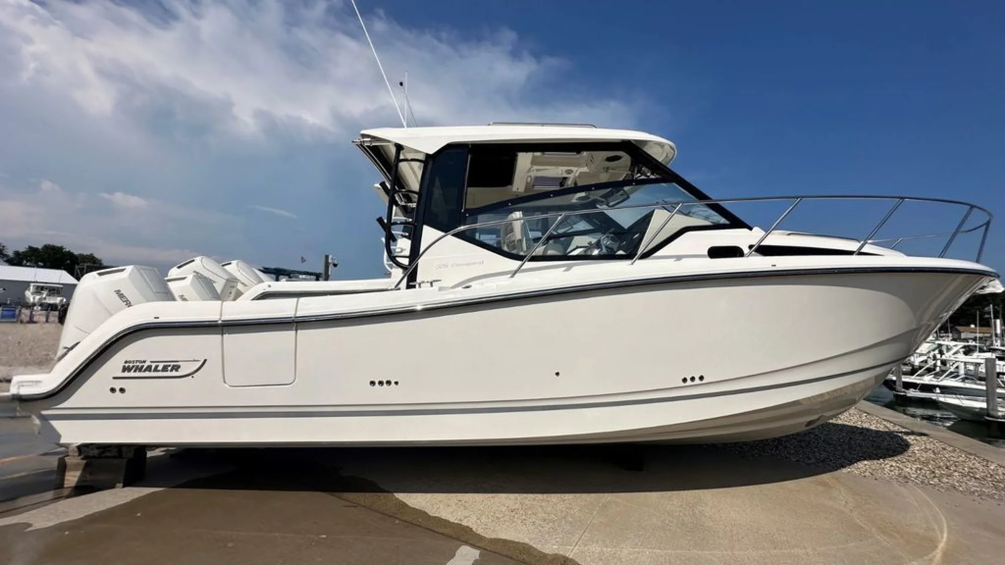 Boston Whaler 325 Conquest - Main Image