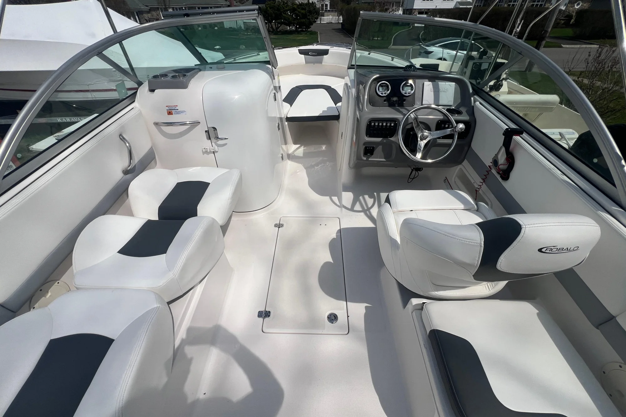 2022 Robalo R227 Dual Console - Image 5